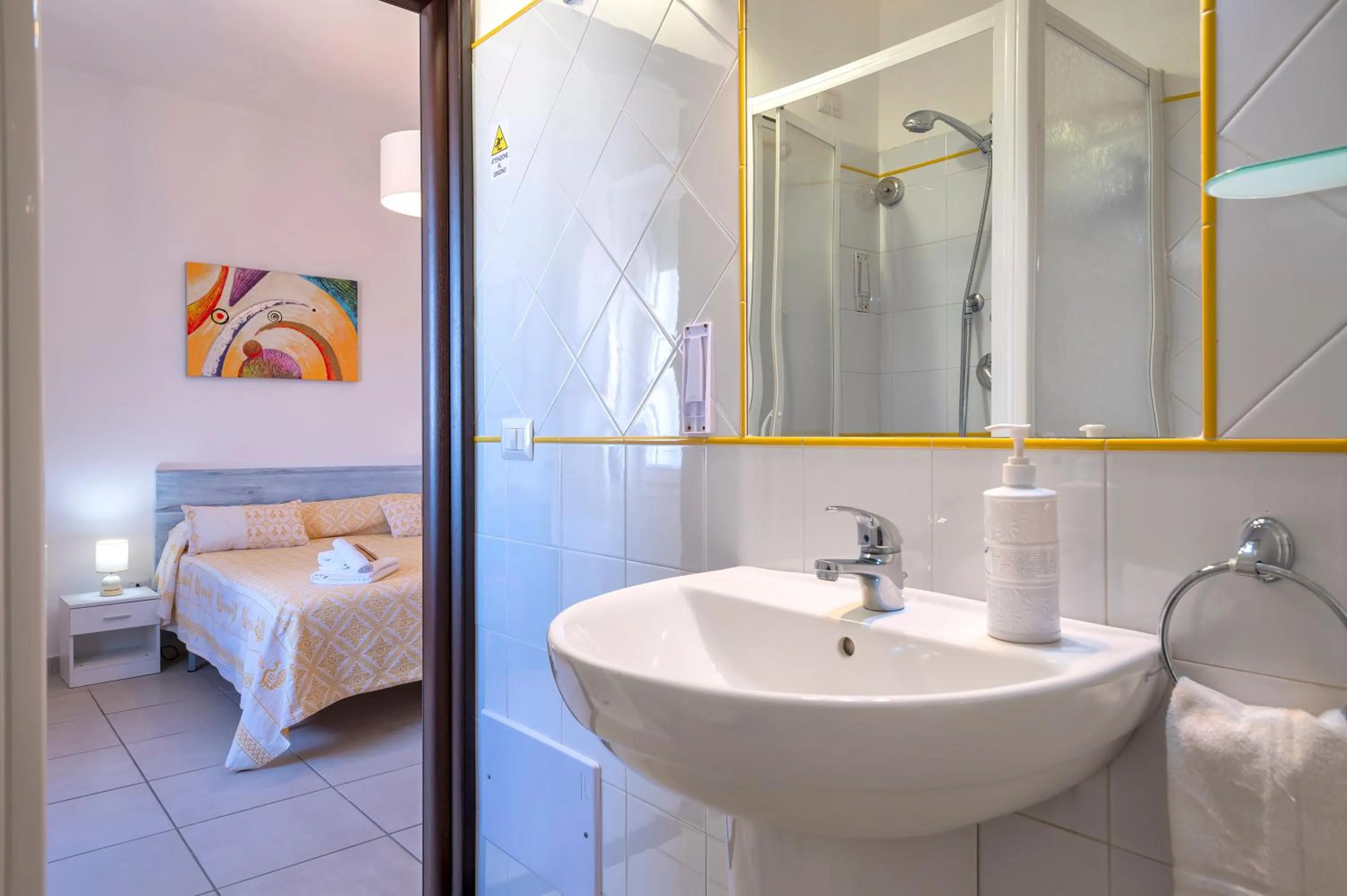 Shower, Bed in HORIZON