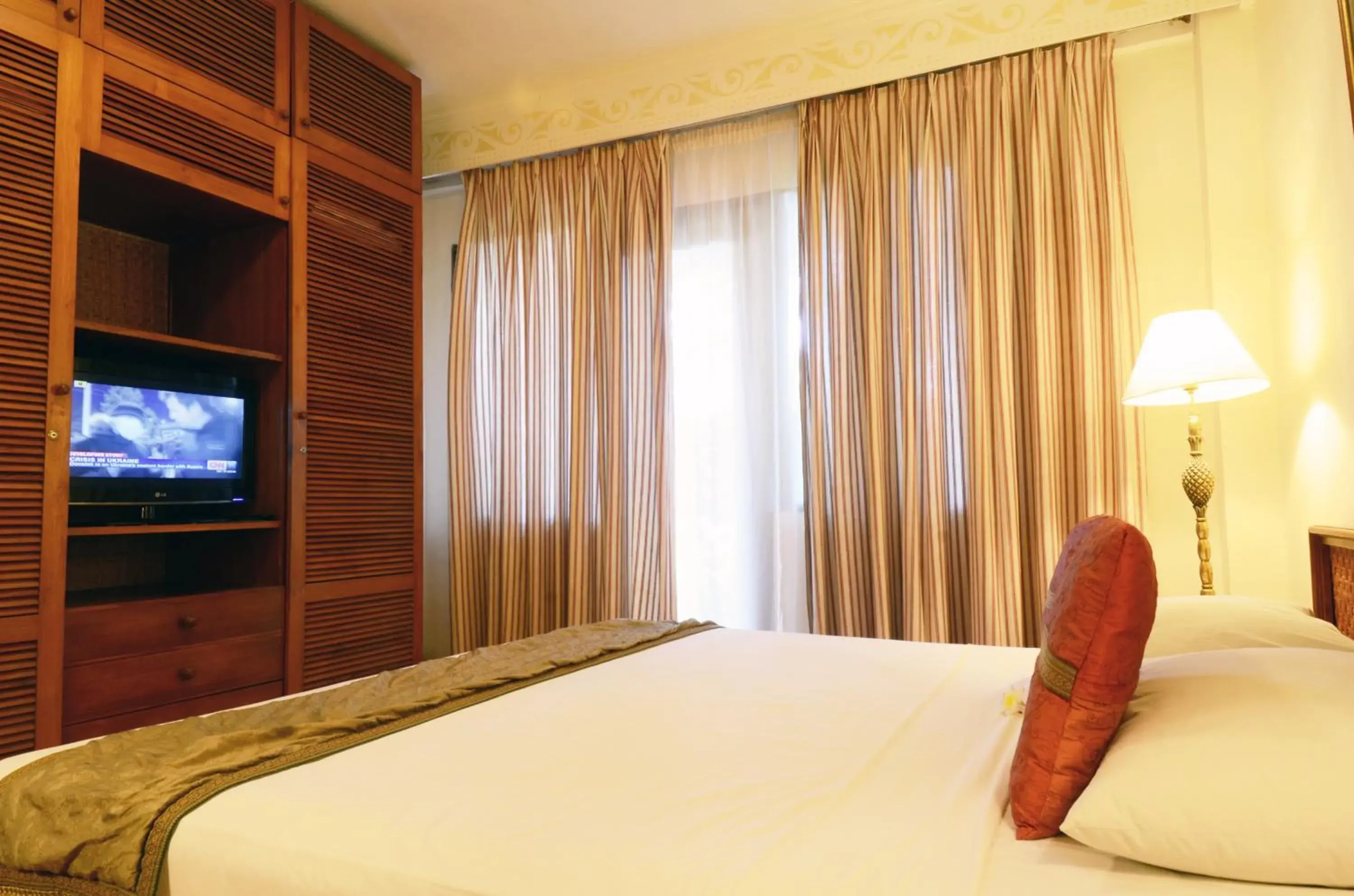 Bedroom, TV/Entertainment Center in Club Bali Family Suites @ Legian Beach