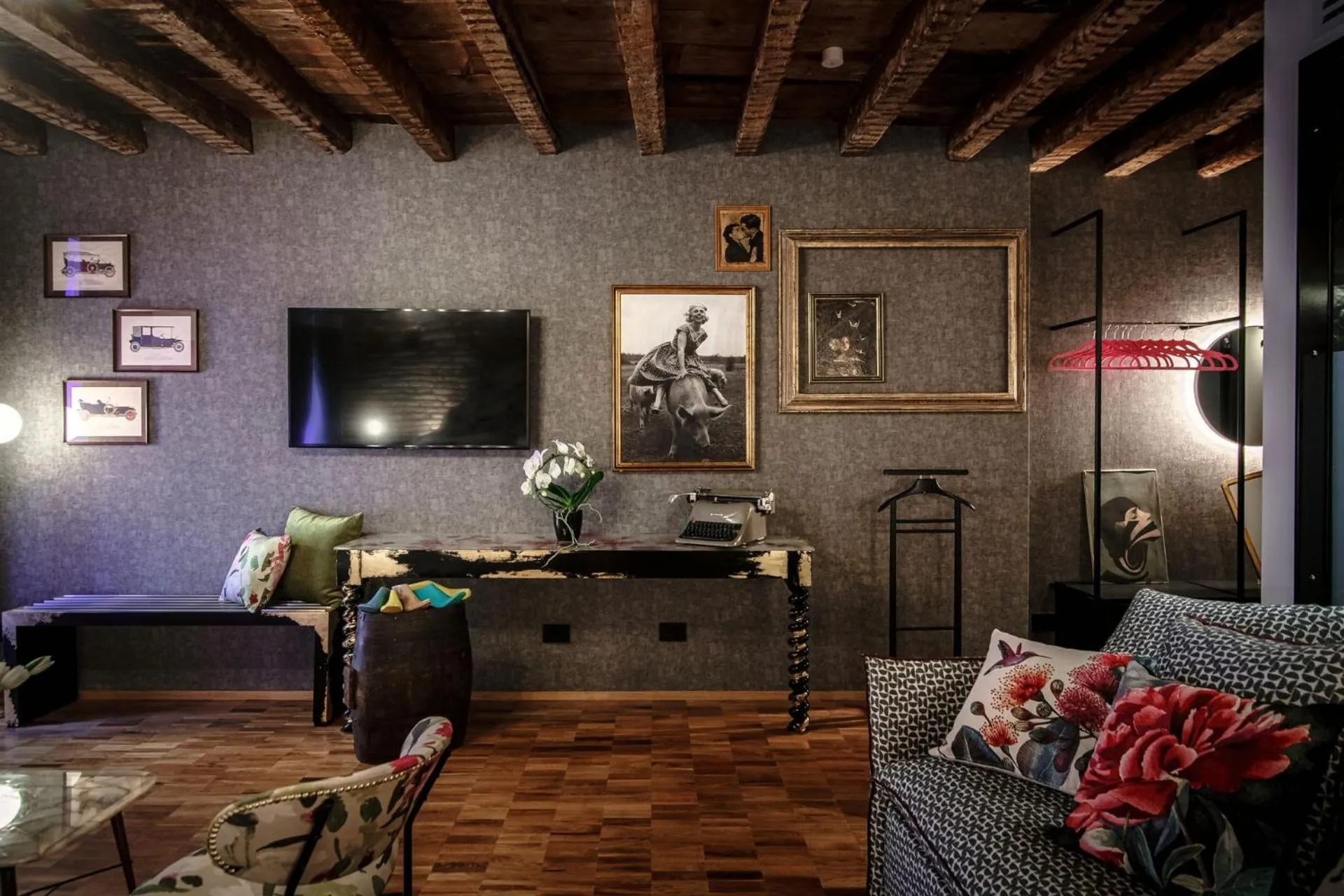 TV and multimedia in Vitrum - Como Luxury Suites