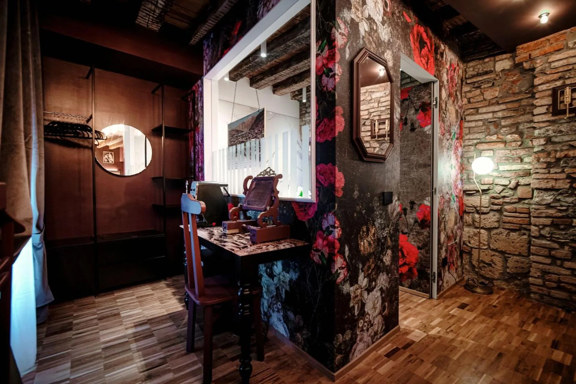 Seating area in Vitrum - Como Luxury Suites