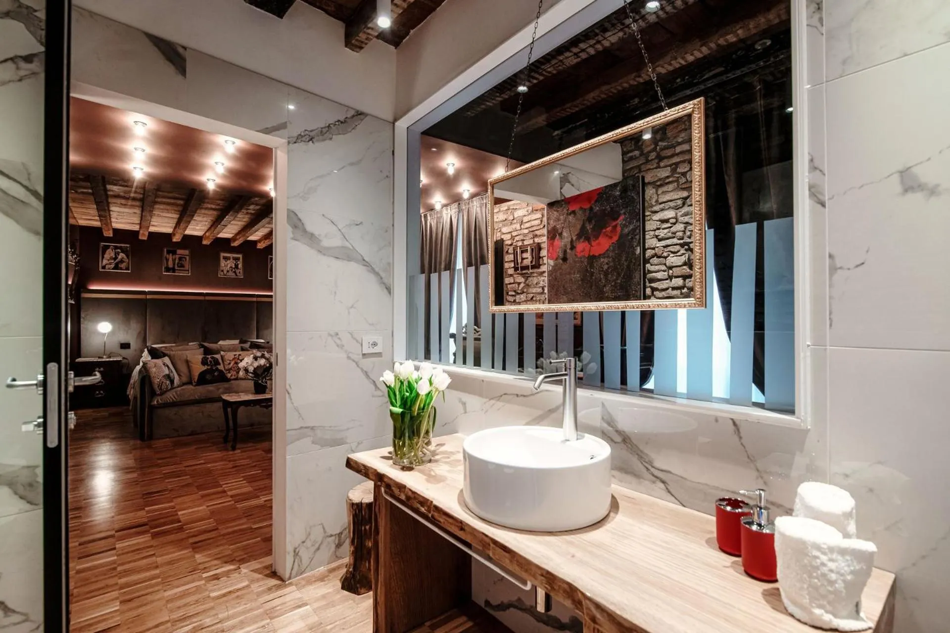 Bathroom in Vitrum - Como Luxury Suites