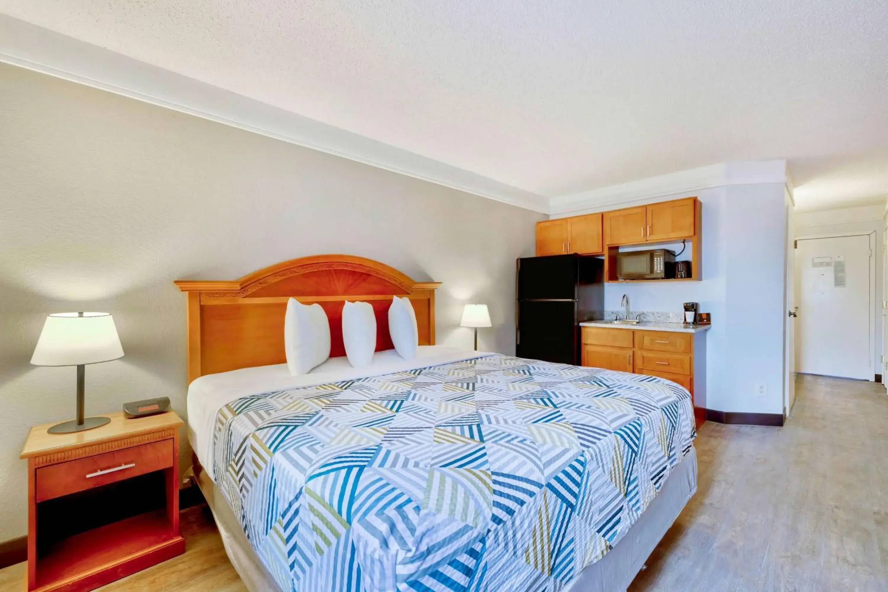 Queen Room - Disability Access - Non-Smoking in Studio 6 Bartlesville - OK Queen Room - Disability Access - Non-Smoking in Studio 6 Bartlesville - OK