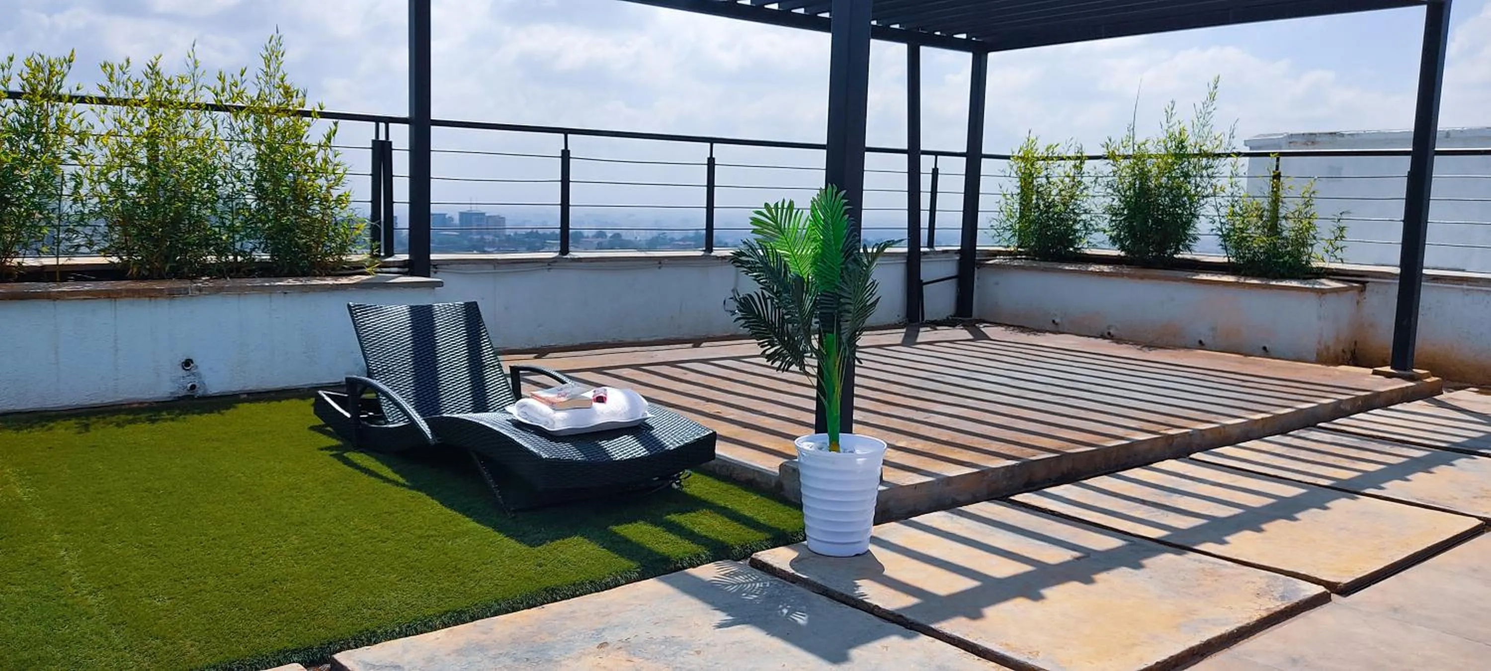 Patio in Dukes Suites
