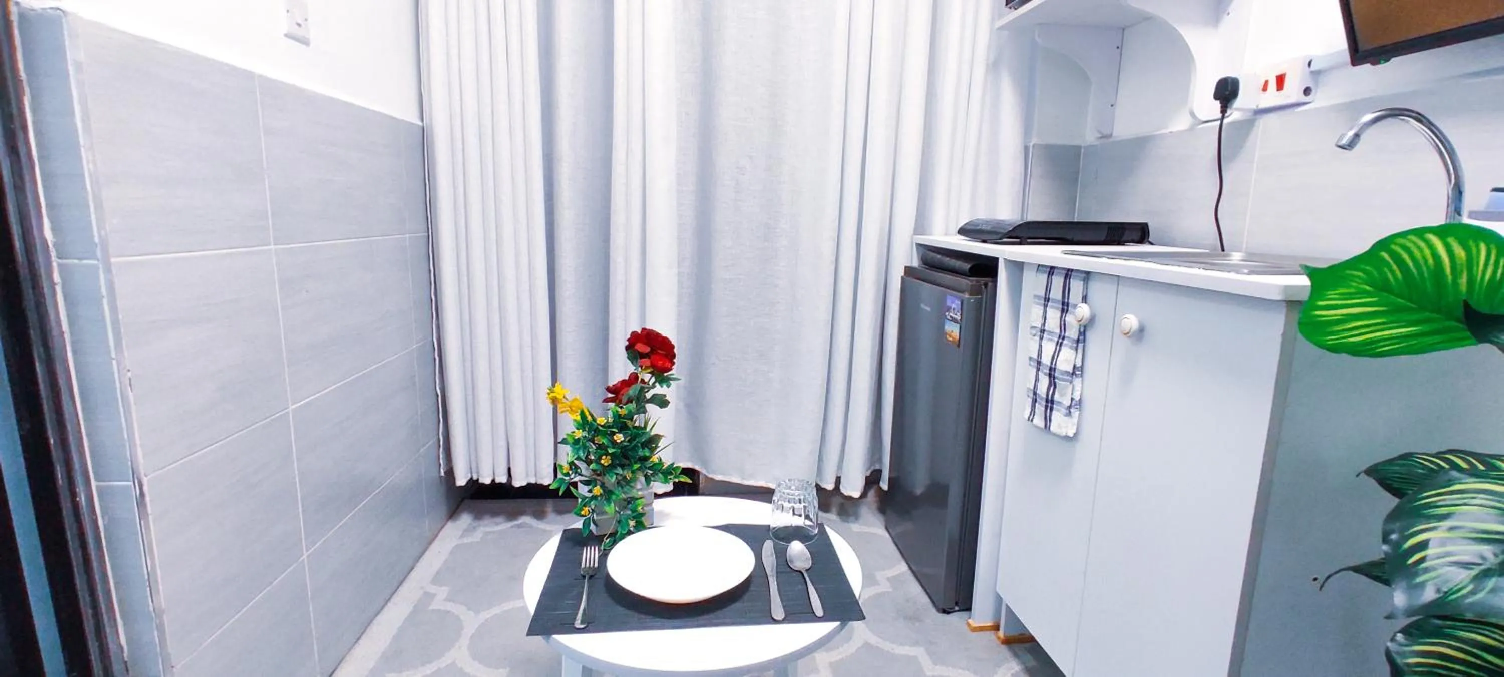 Kitchen or kitchenette in Dukes Suites