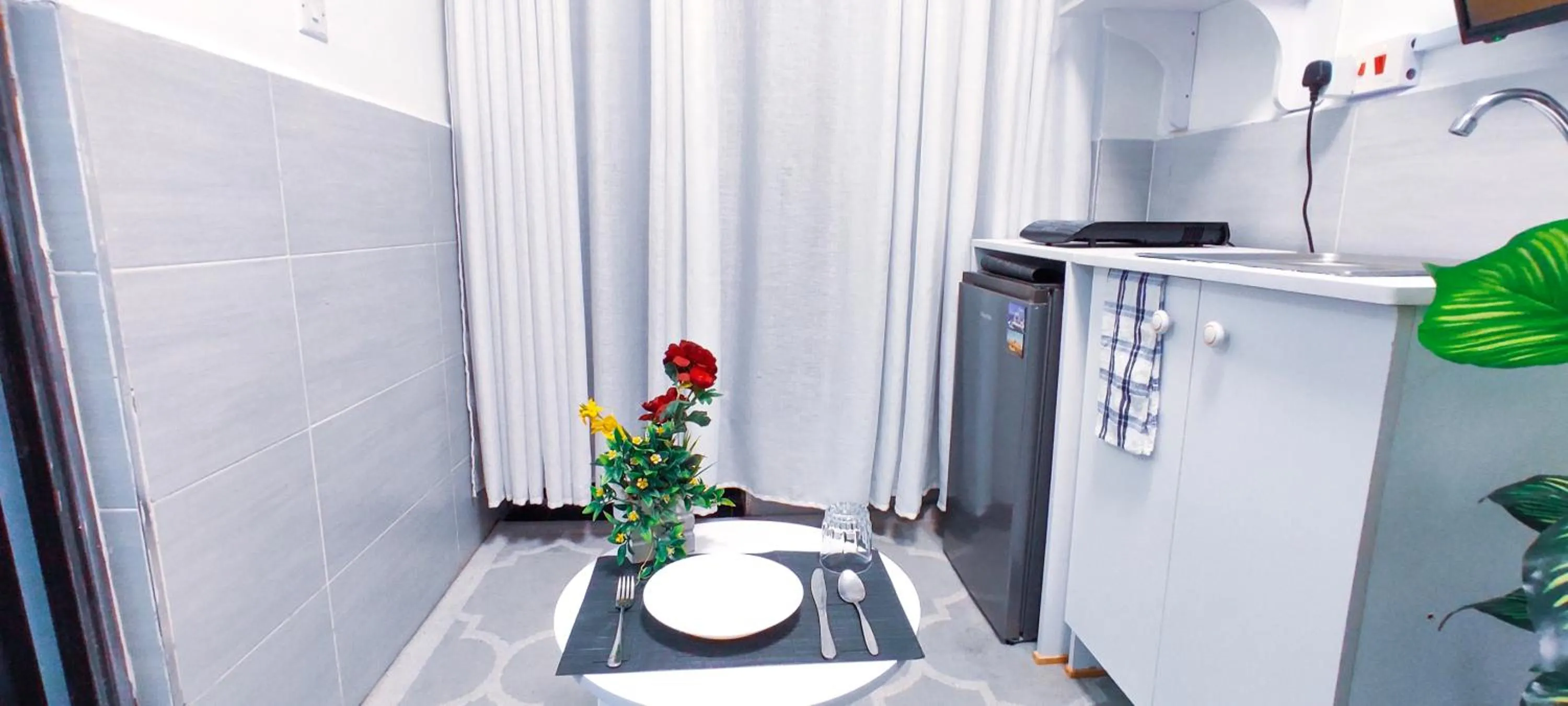 Kitchen or kitchenette in Dukes Suites