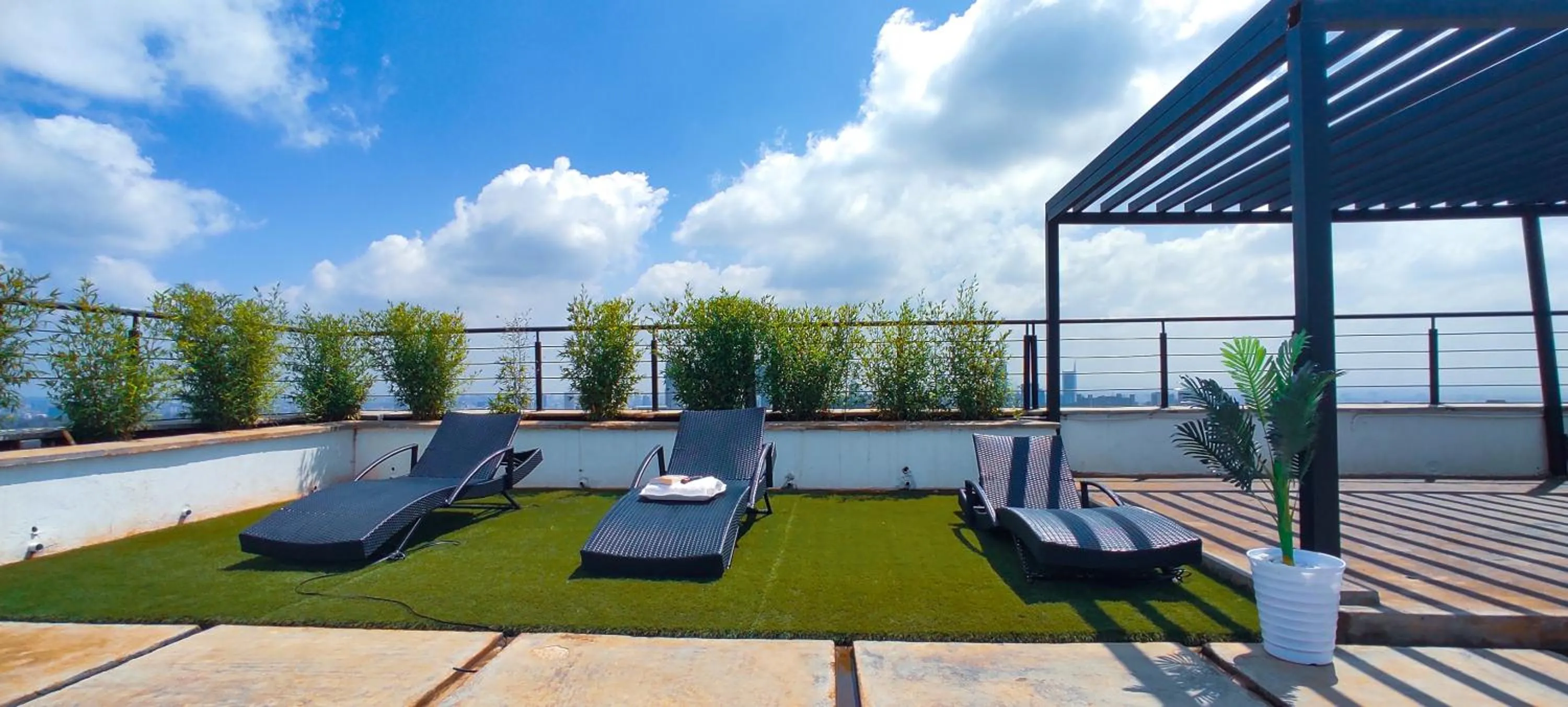 Patio in Dukes Suites