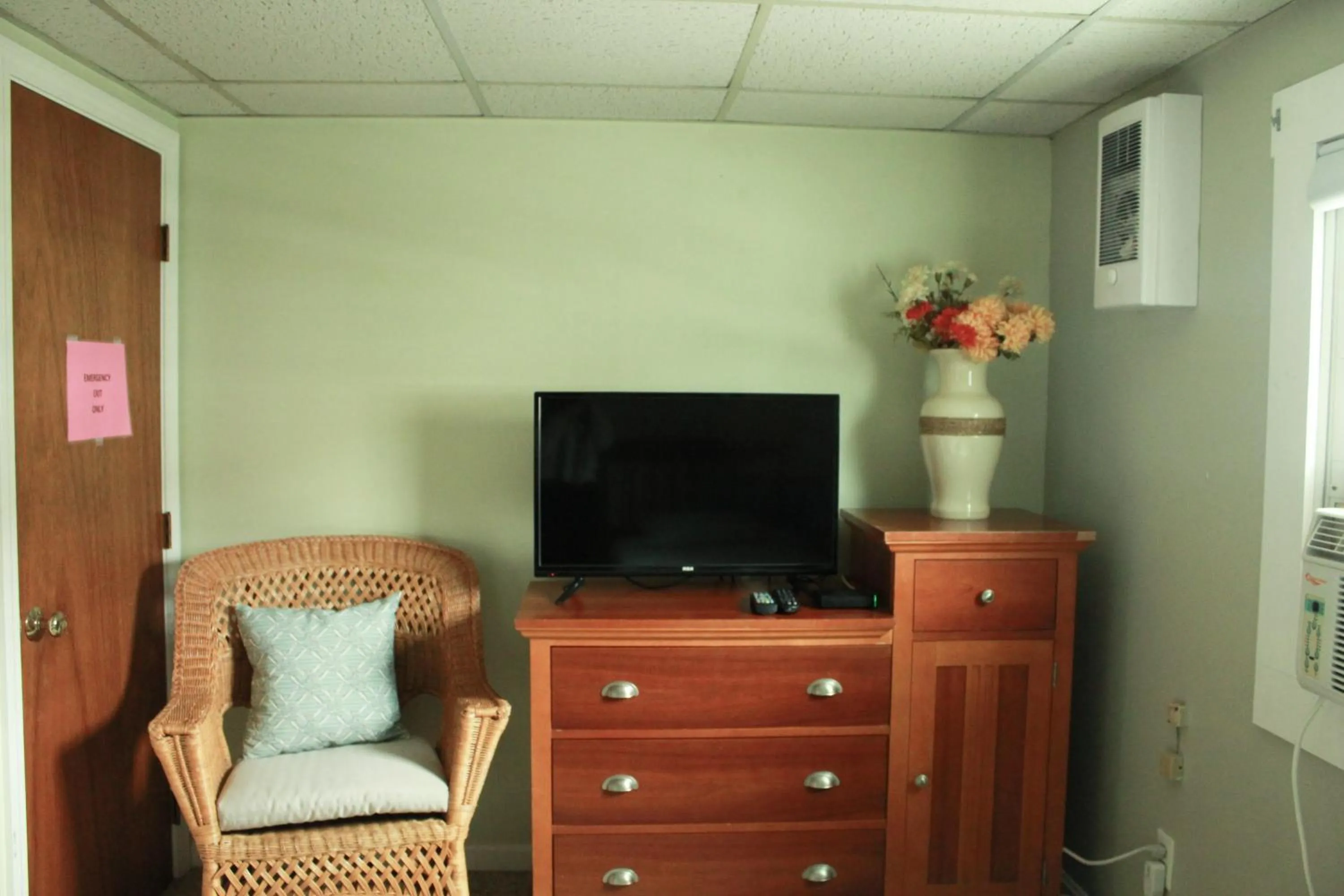 TV and multimedia in Seashell Motel