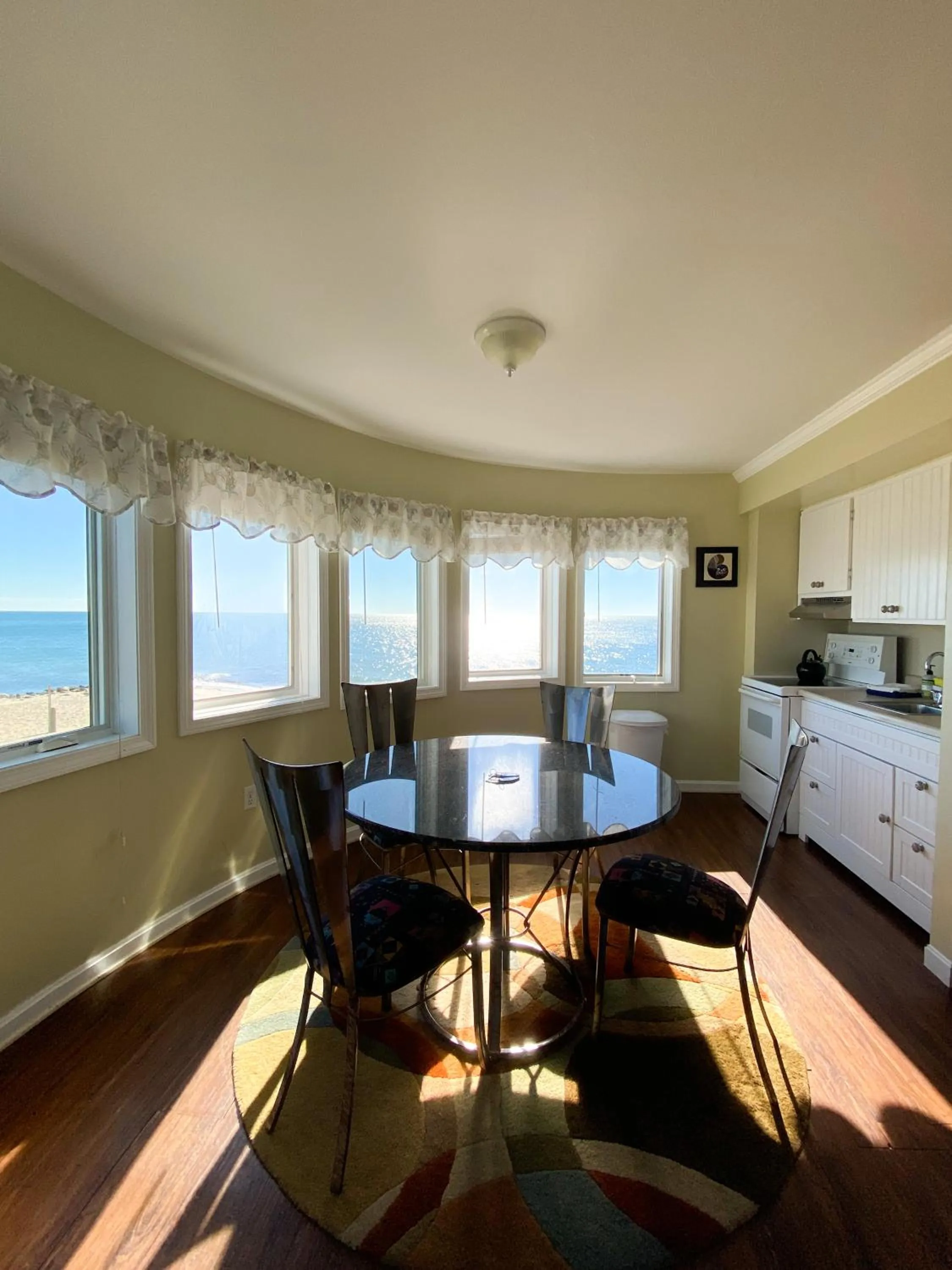 Dining area in Seashell Motel