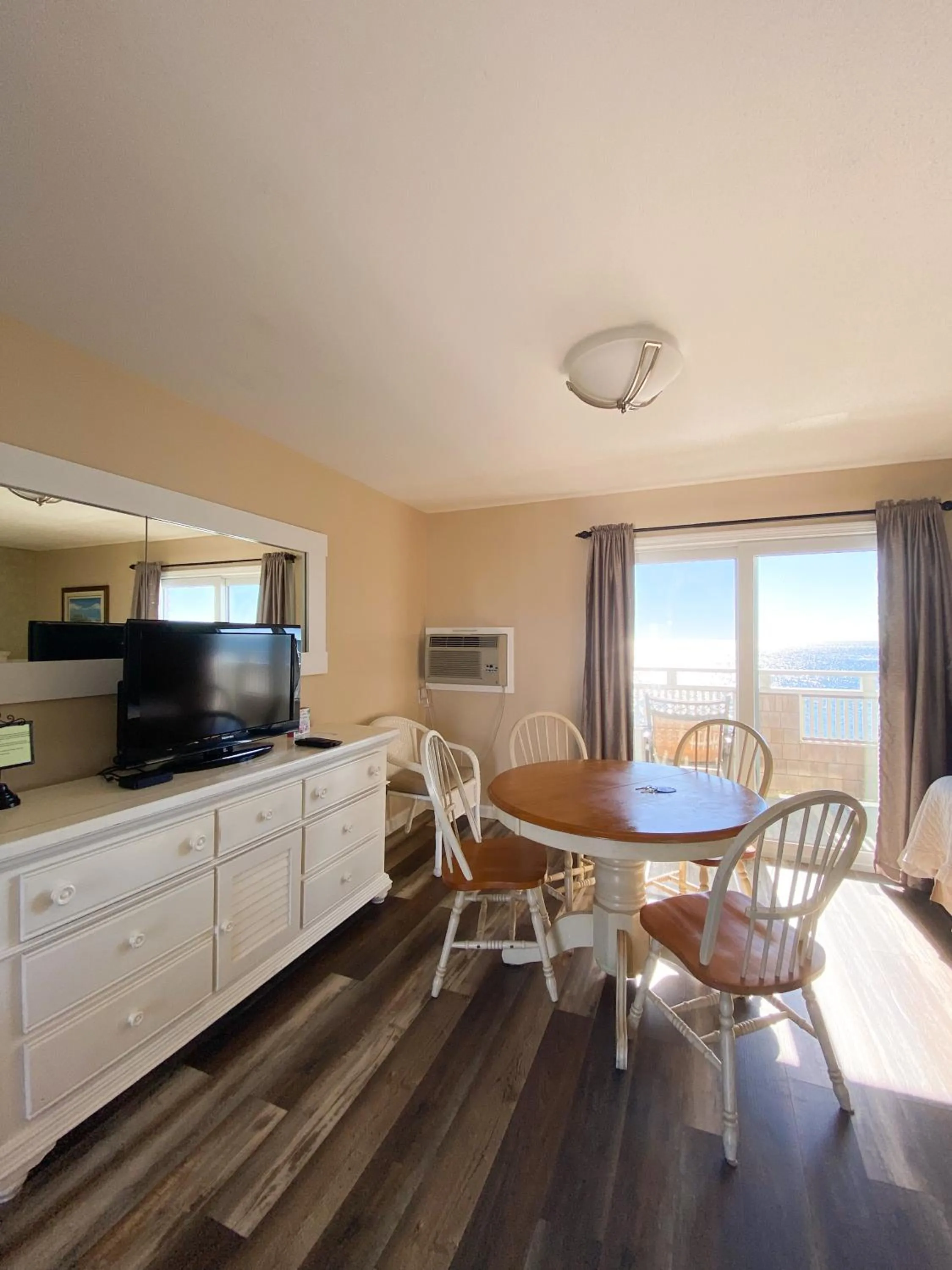 TV and multimedia in Seashell Motel