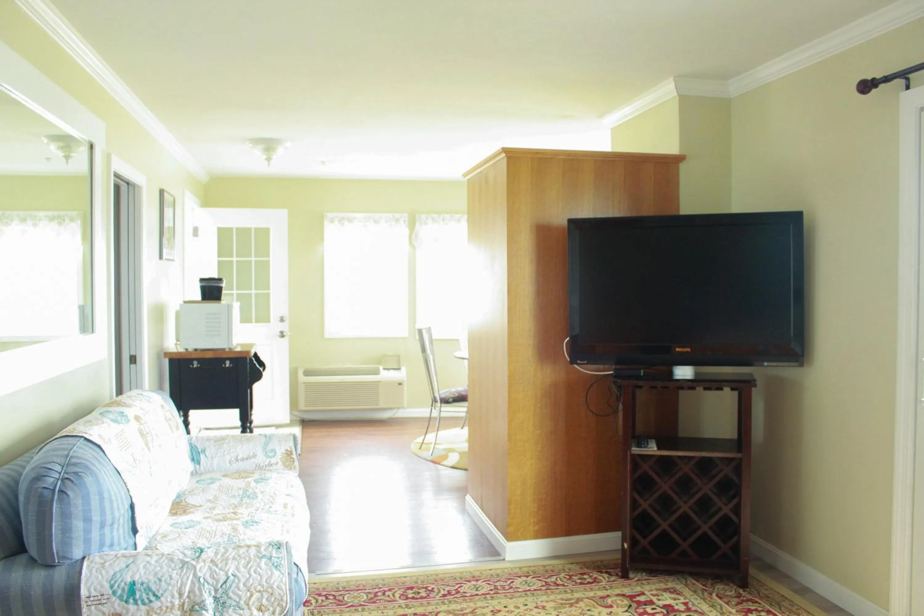 TV and multimedia in Seashell Motel
