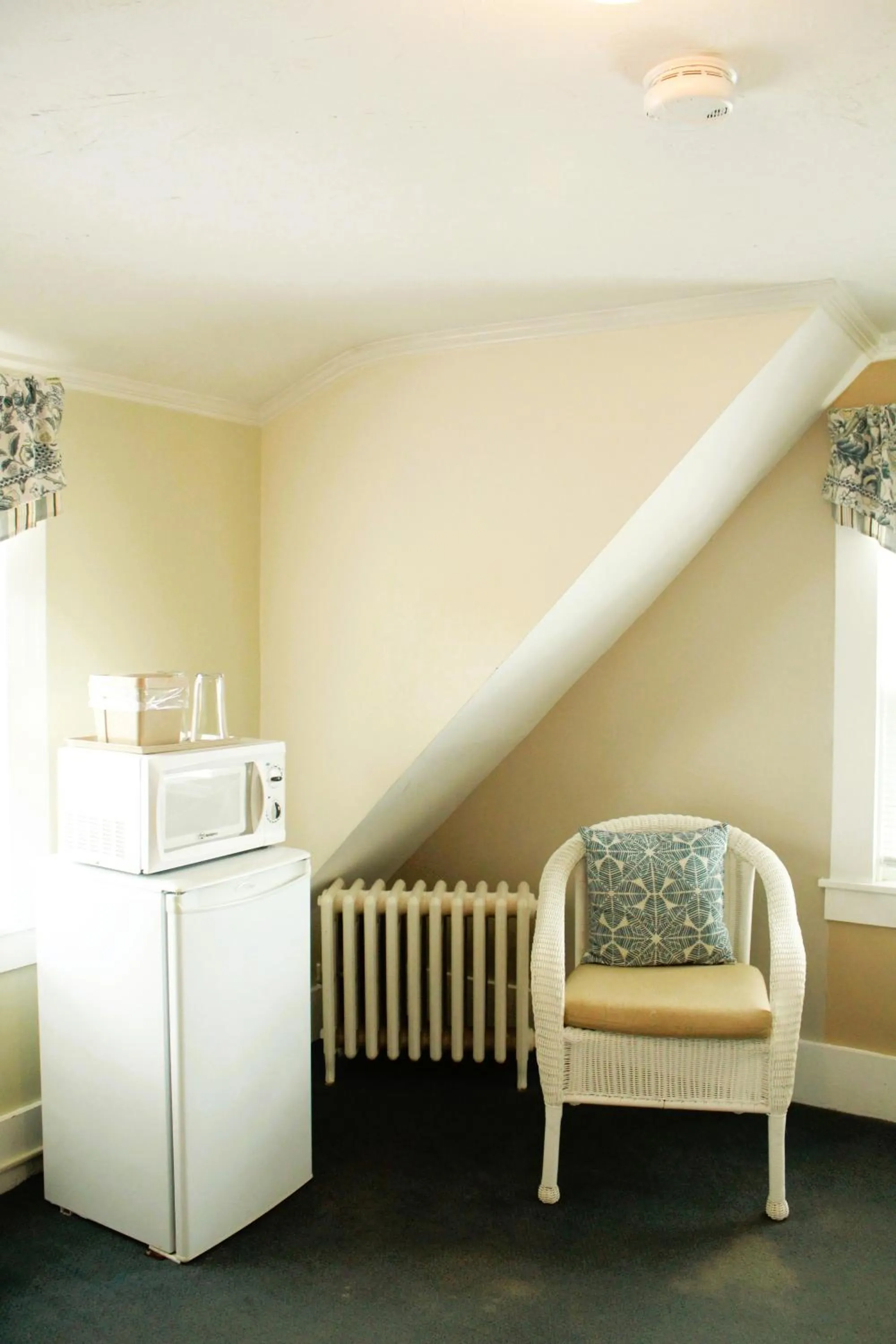 Bedroom in Seashell Motel