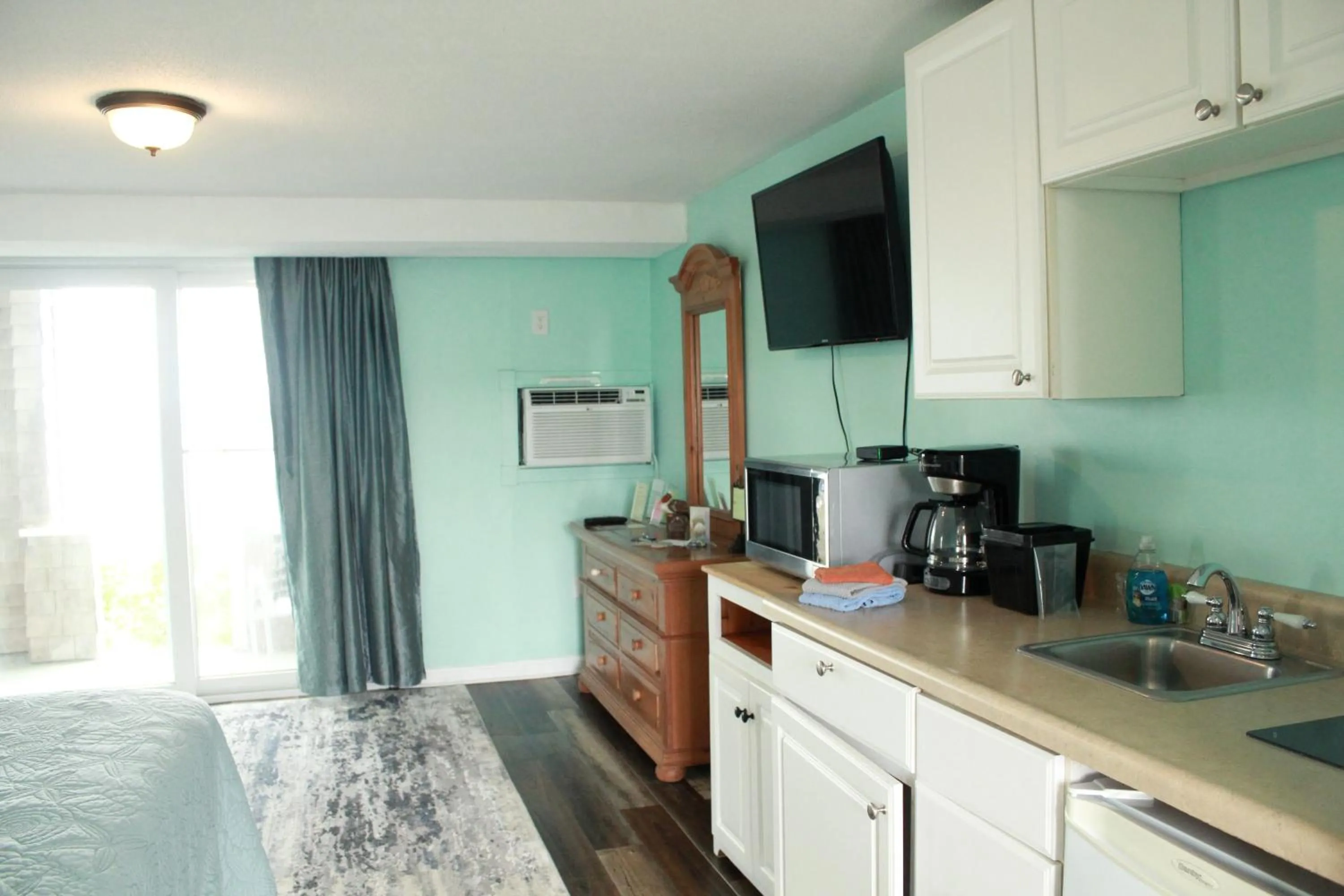 TV and multimedia in Seashell Motel