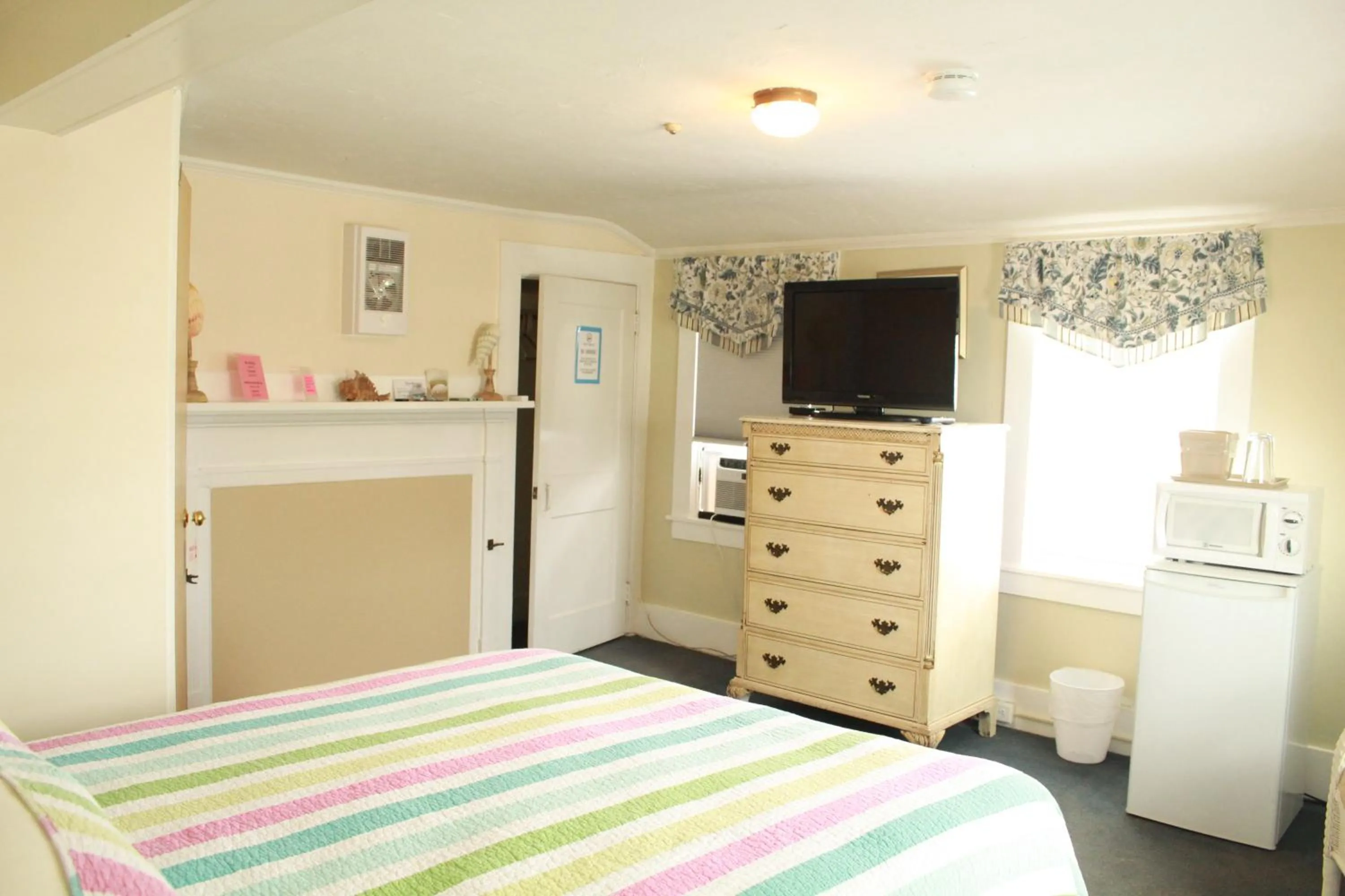 Bed in Seashell Motel