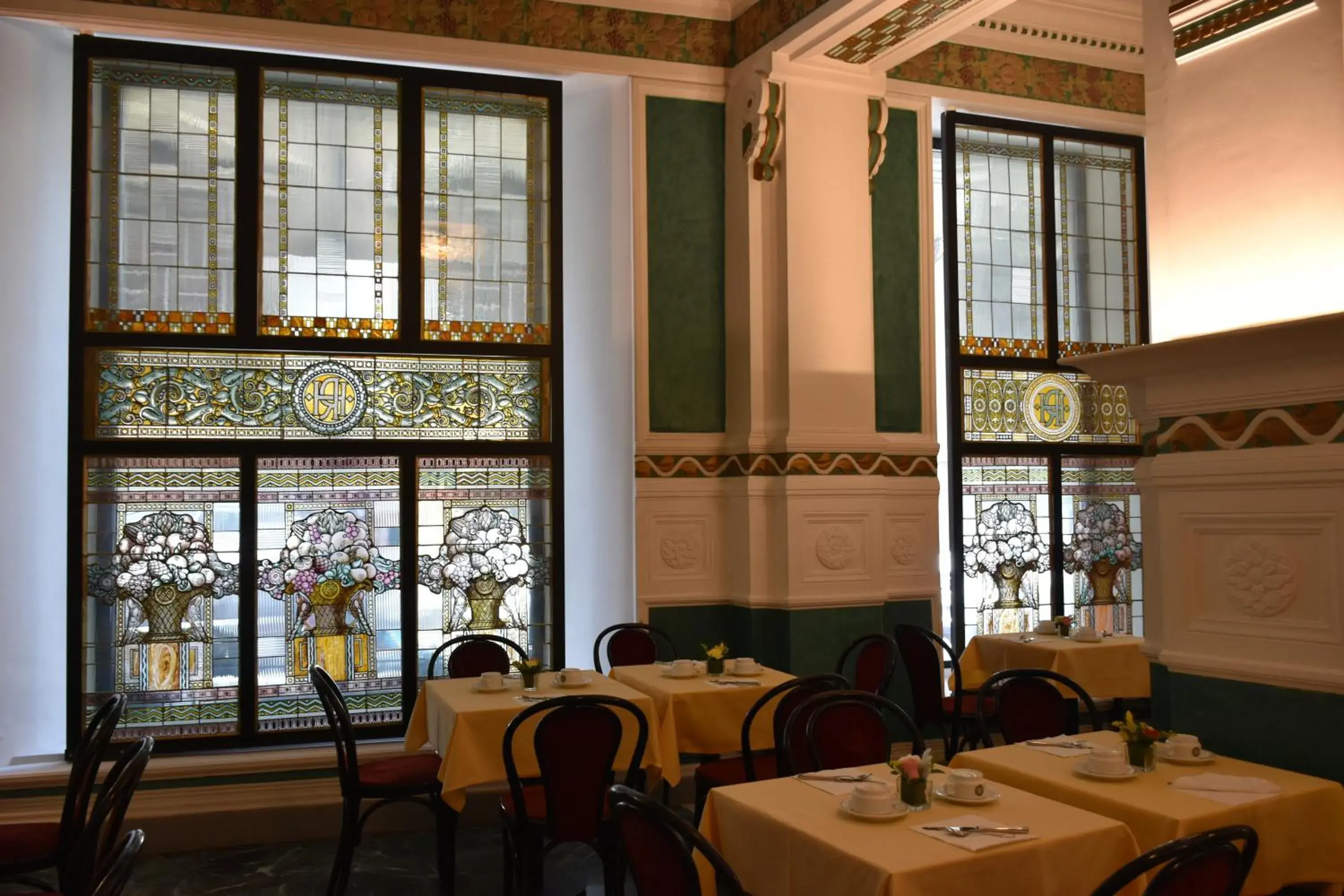 Lounge or bar in Hotel Roma Lounge or bar in Hotel Roma