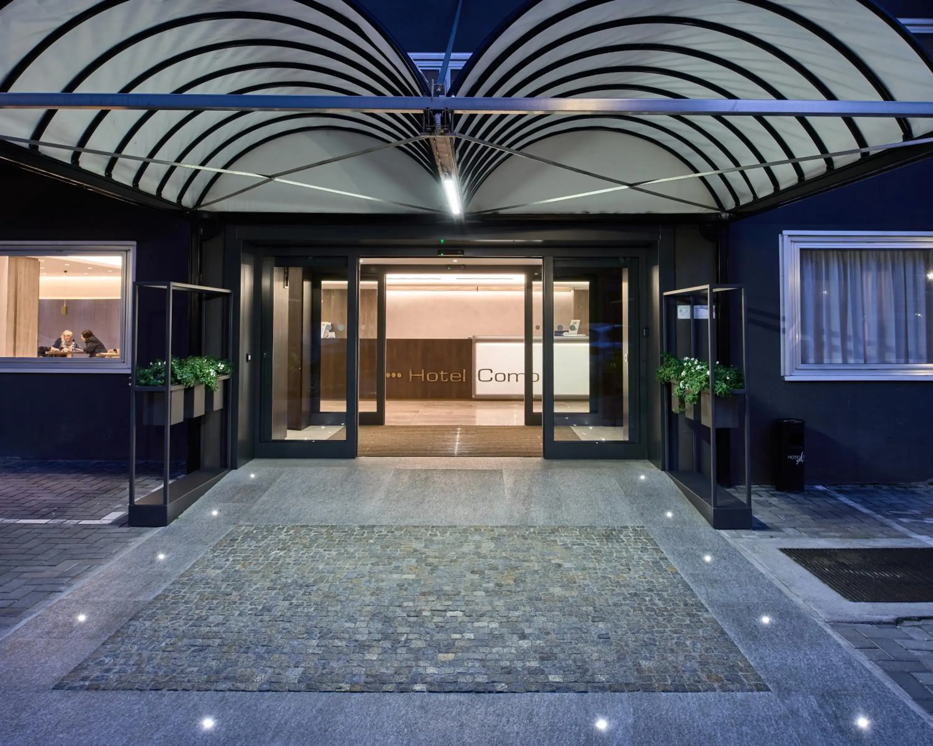 Facade/entrance in Hotel Como Facade/entrance in Hotel Como