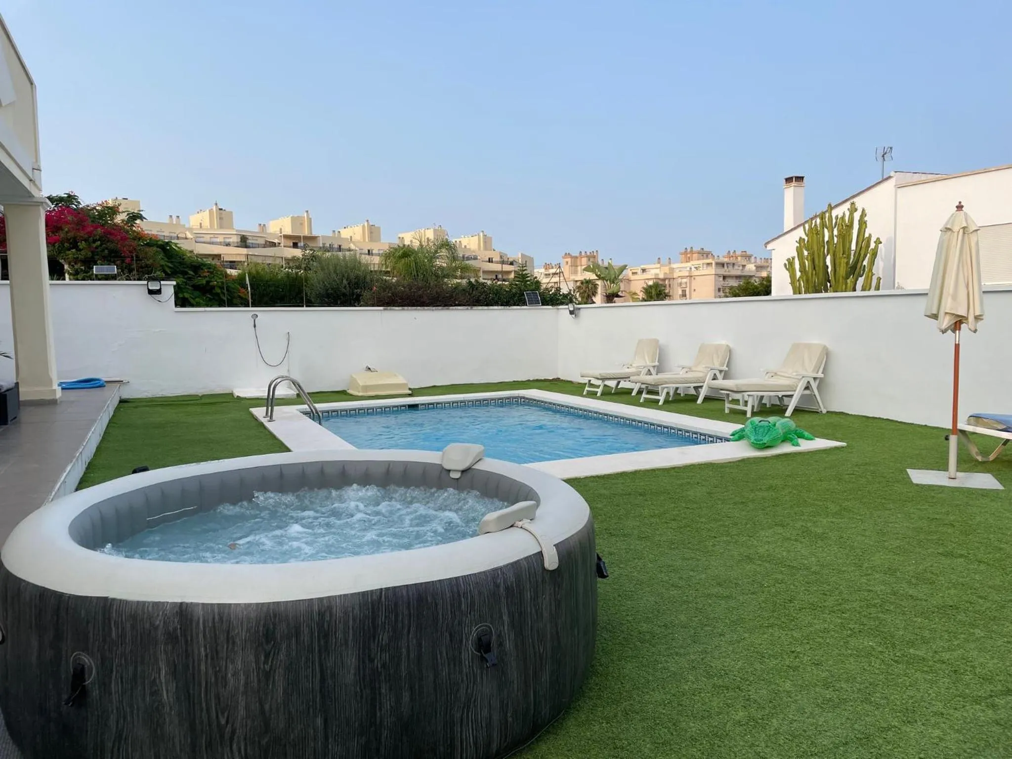 Swimming pool in VILLA BONITA