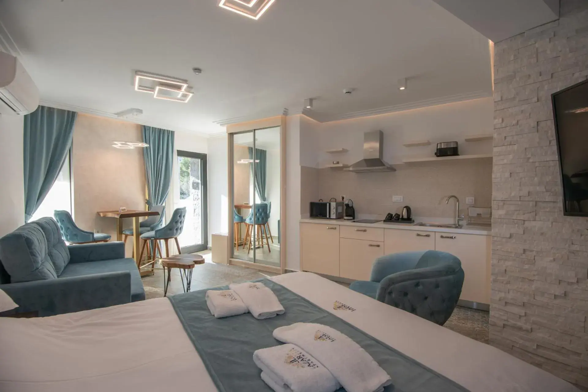 TV and multimedia, Bed in Lazar Lux Suites - Ammoudara TV and multimedia, Bed in Lazar Lux Suites - Ammoudara