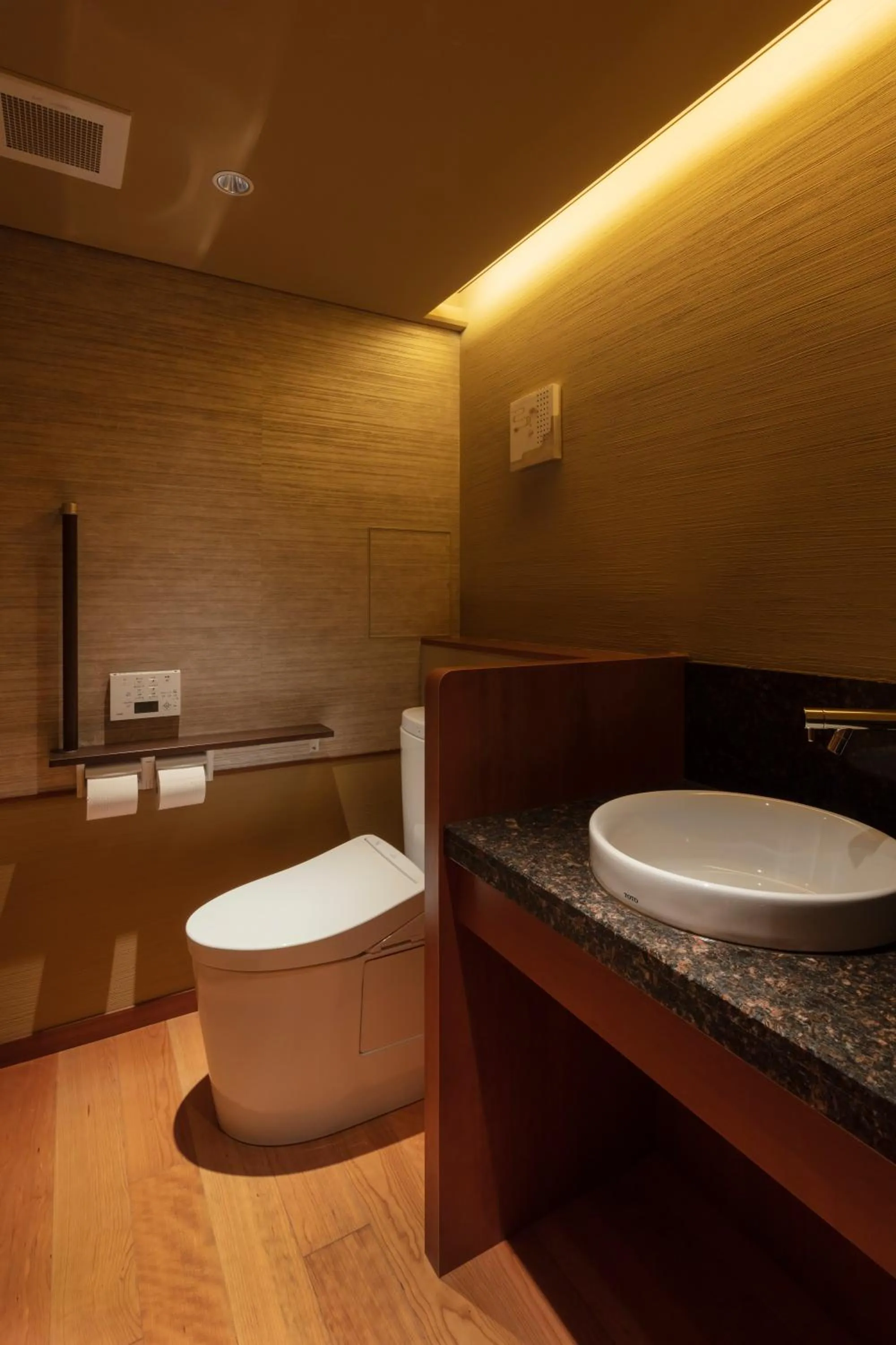 Toilet in Sora Niwa Terrace Kyoto Bettei