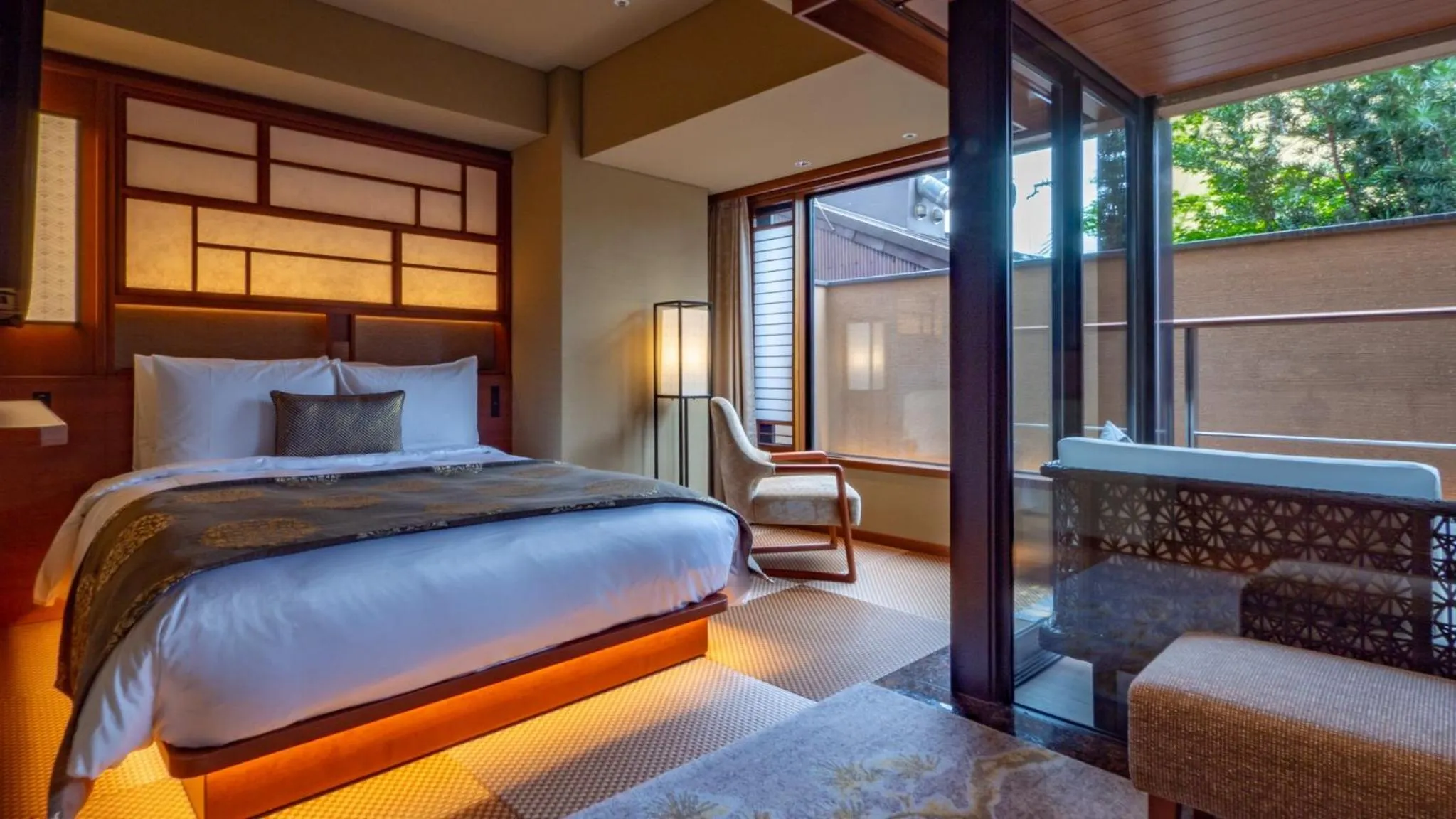 Dining area, Bed in Sora Niwa Terrace Kyoto Bettei