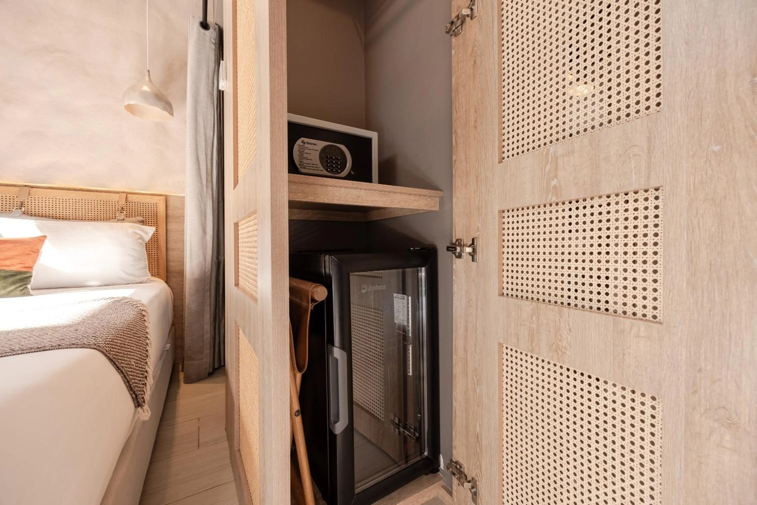 Bedroom, Bed in Landmark Hotel