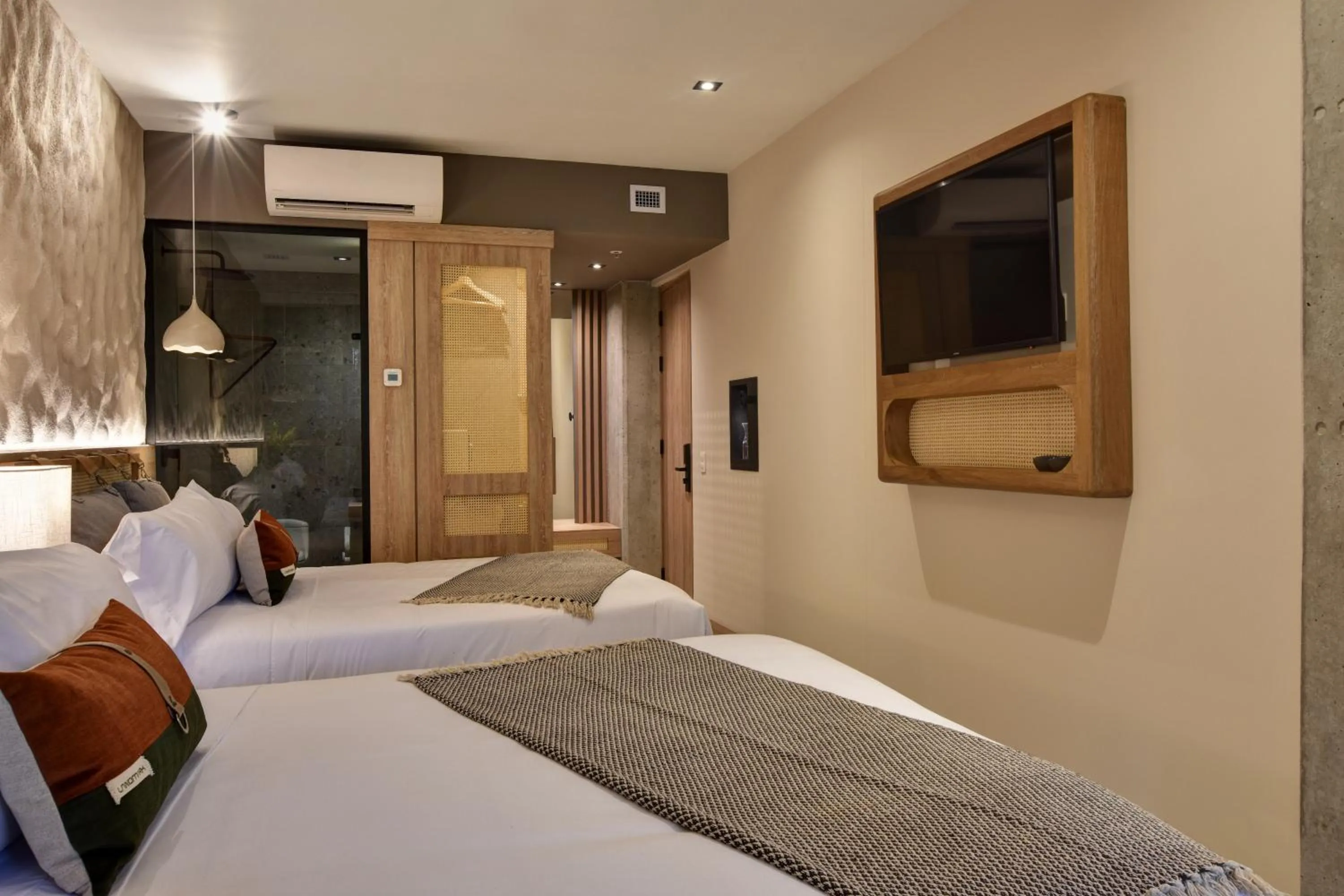 Bedroom, Bed in Landmark Hotel