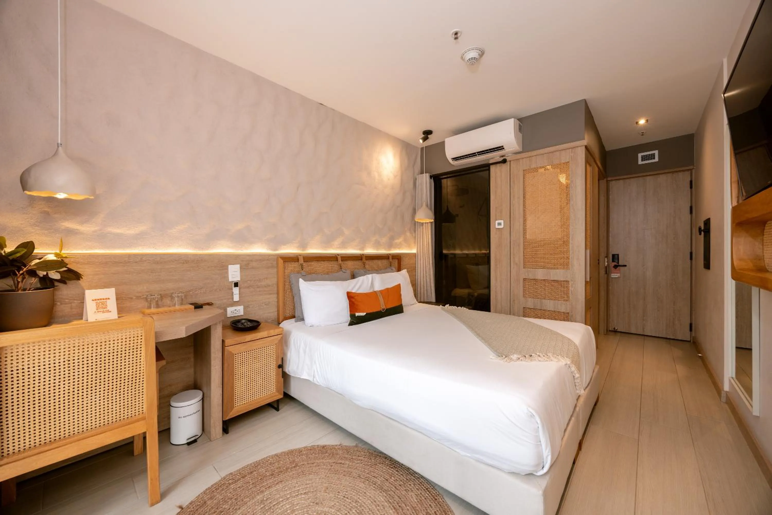 Bedroom, Bed in Landmark Hotel