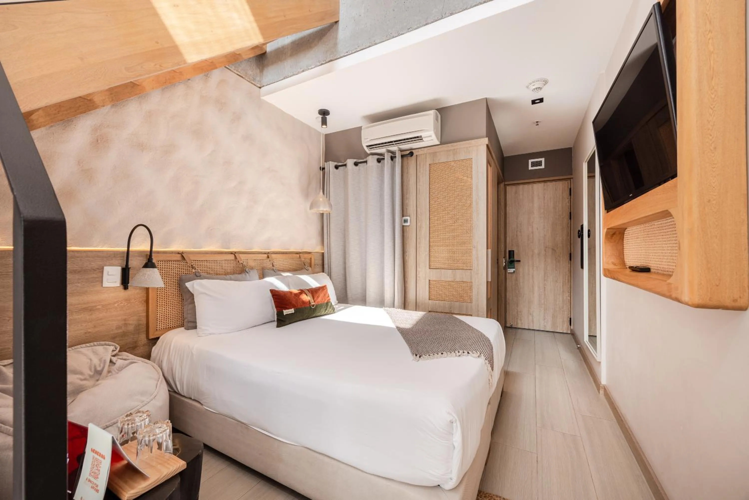 Bedroom, Bed in Landmark Hotel