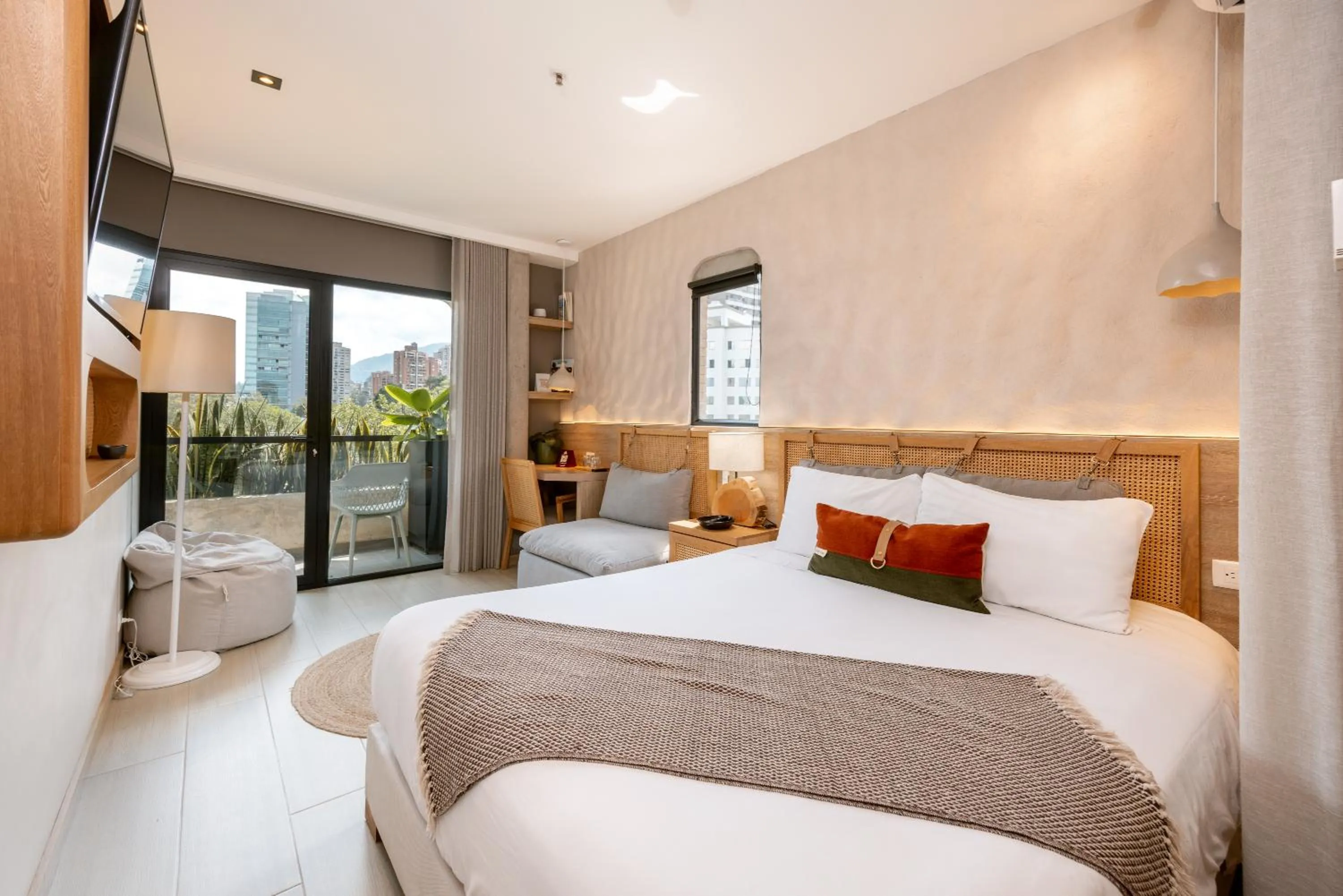 Bedroom, Bed in Landmark Hotel