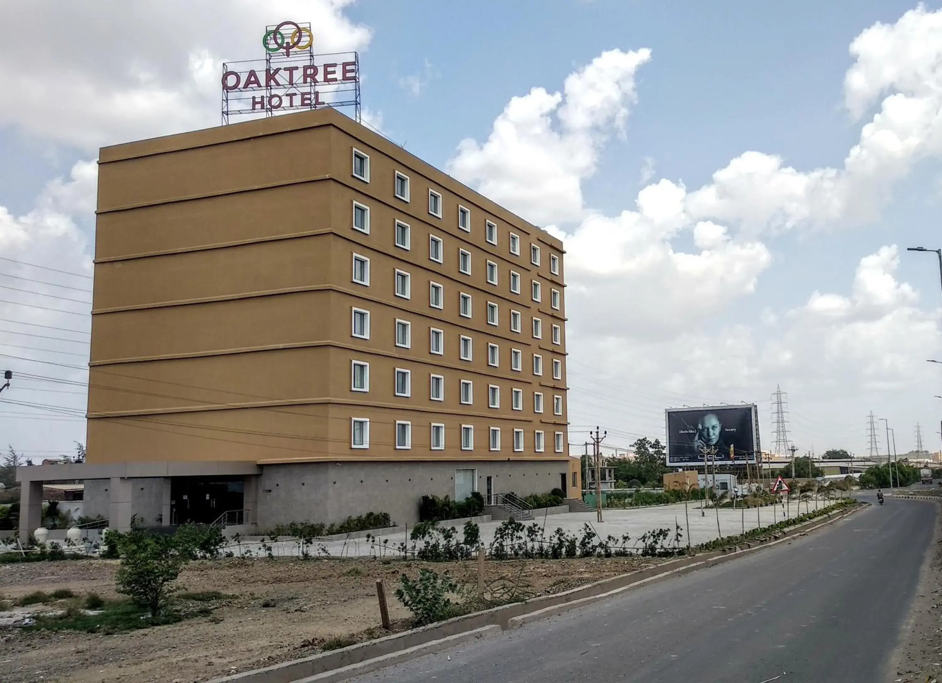 OAKTREE HOTEL OAKTREE HOTEL