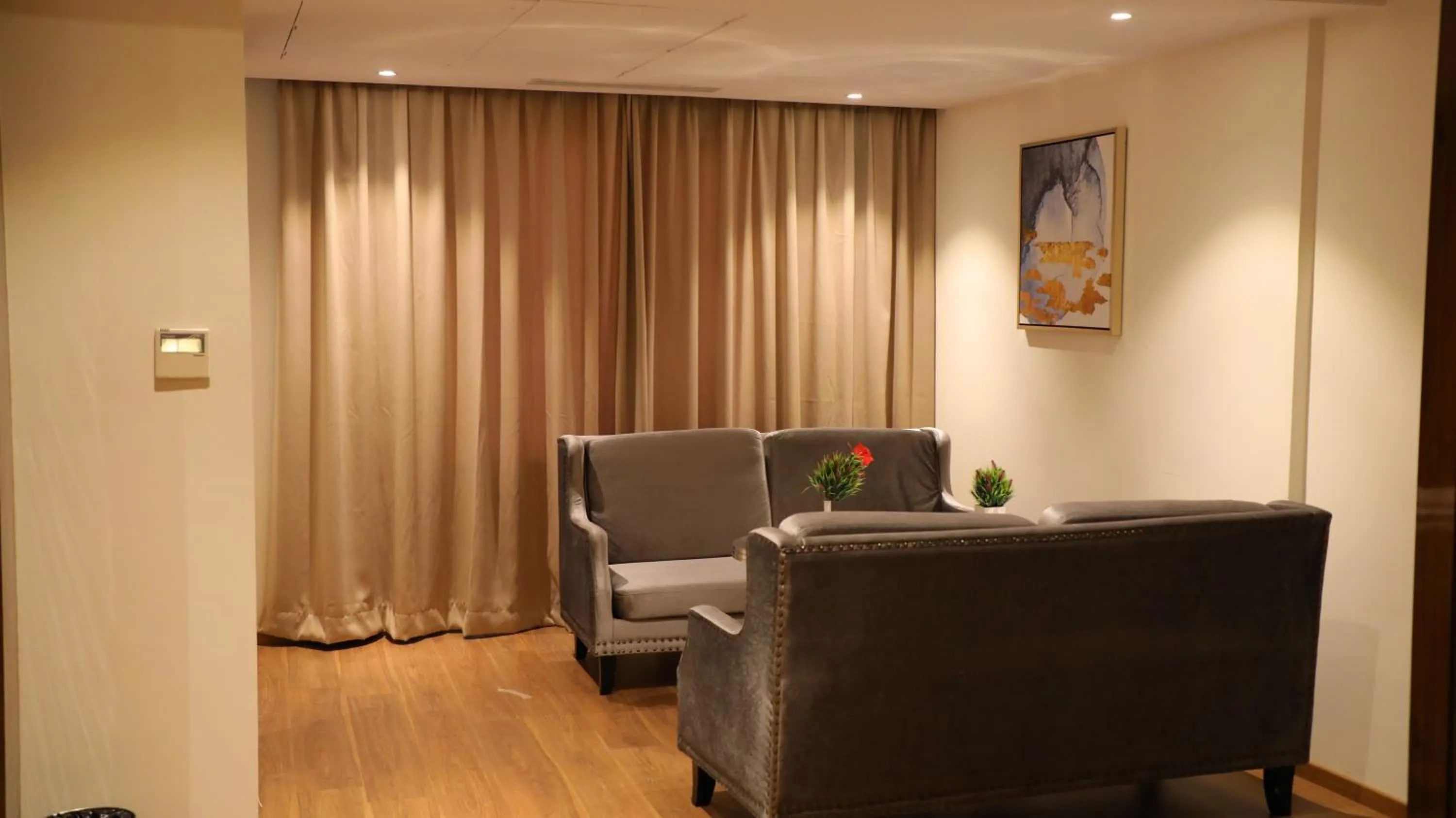 Seating area in OAKTREE HOTEL