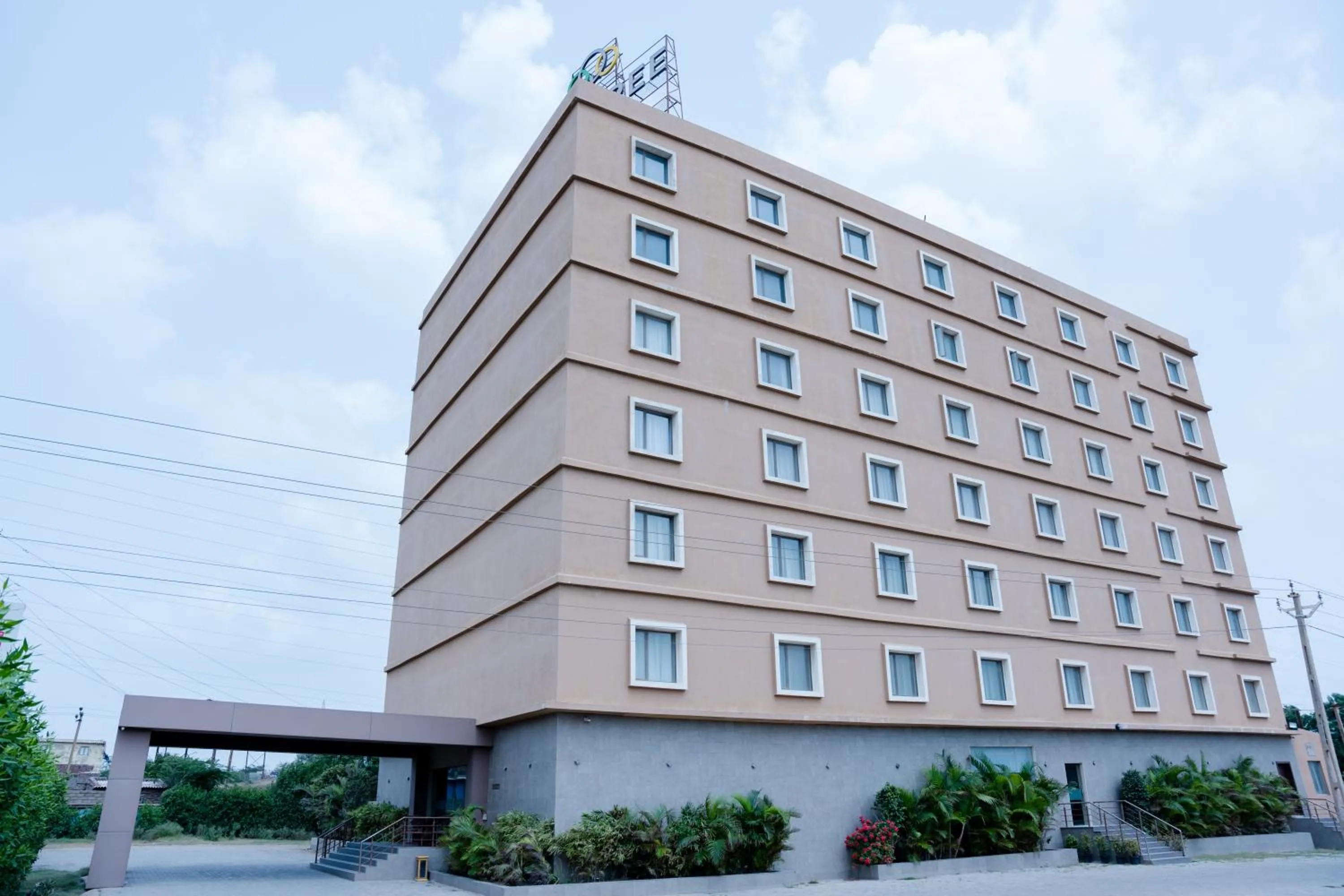 Property building in OAKTREE HOTEL