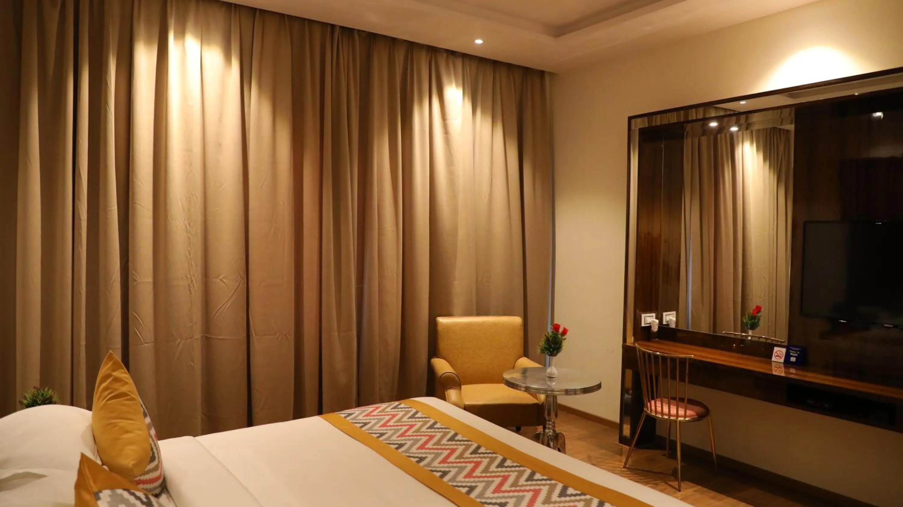 Bedroom, Bed in OAKTREE HOTEL