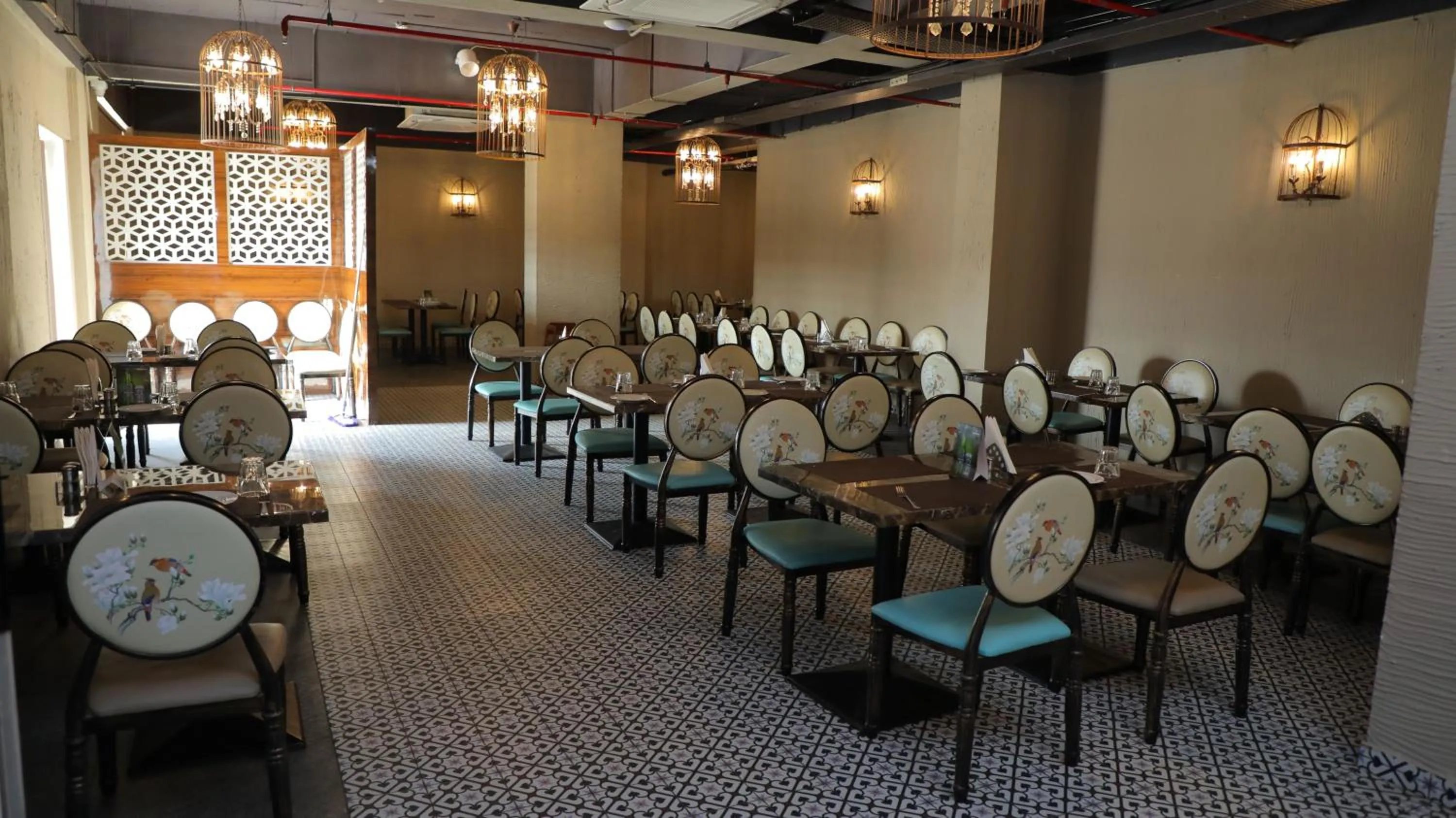Restaurant/places to eat in OAKTREE HOTEL
