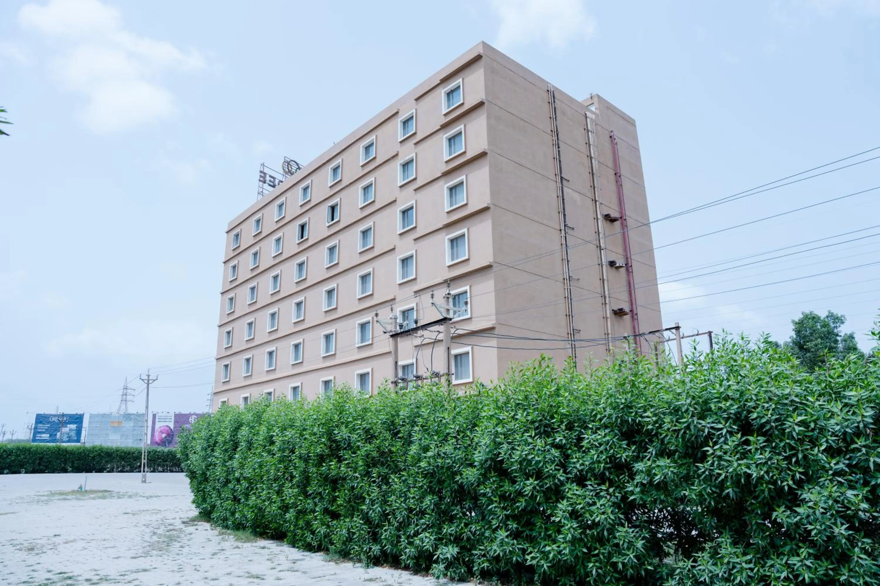 Property building in OAKTREE HOTEL