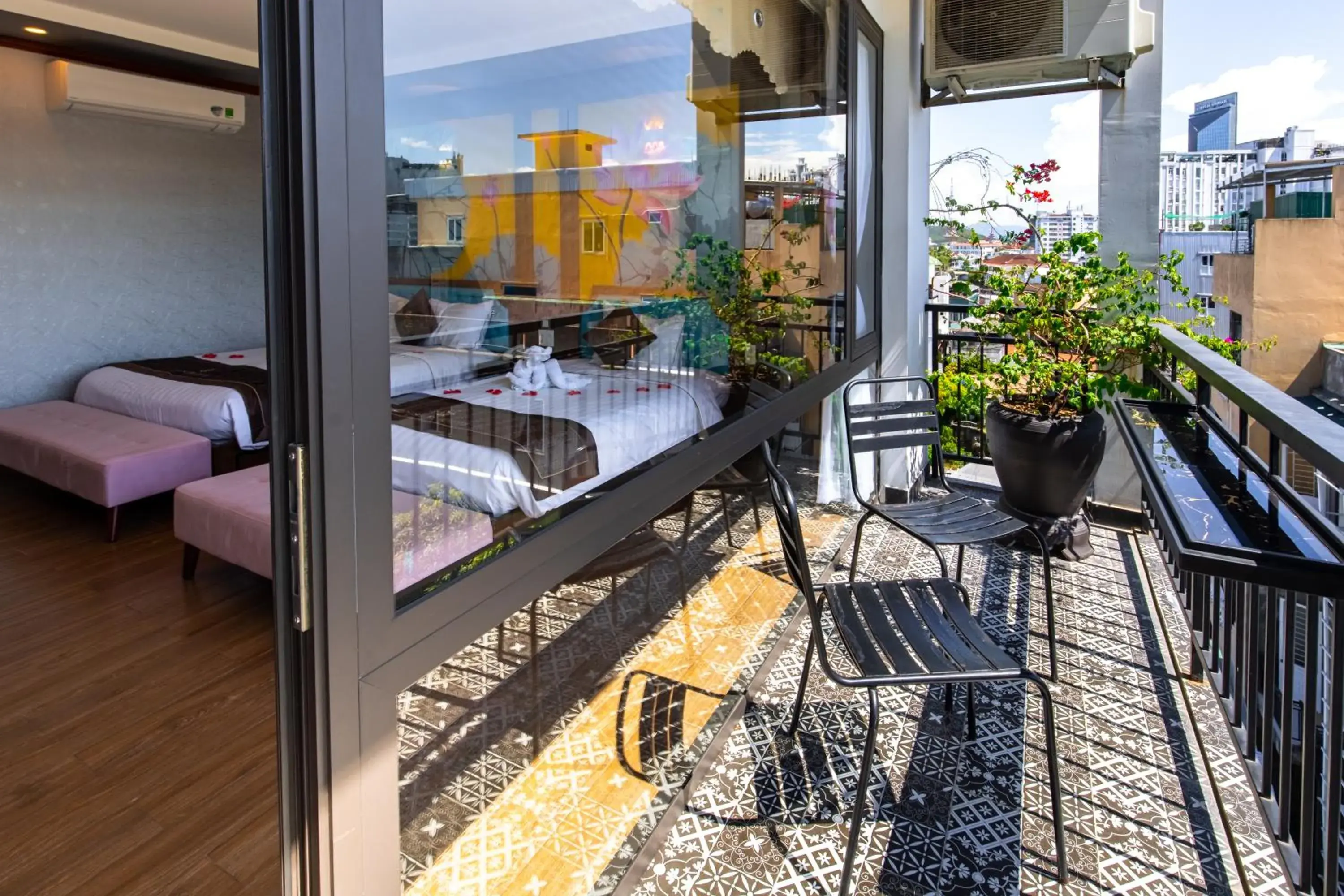 View (from property/room), Bed in Jade Scene Hotel View (from property/room), Bed in Jade Scene Hotel