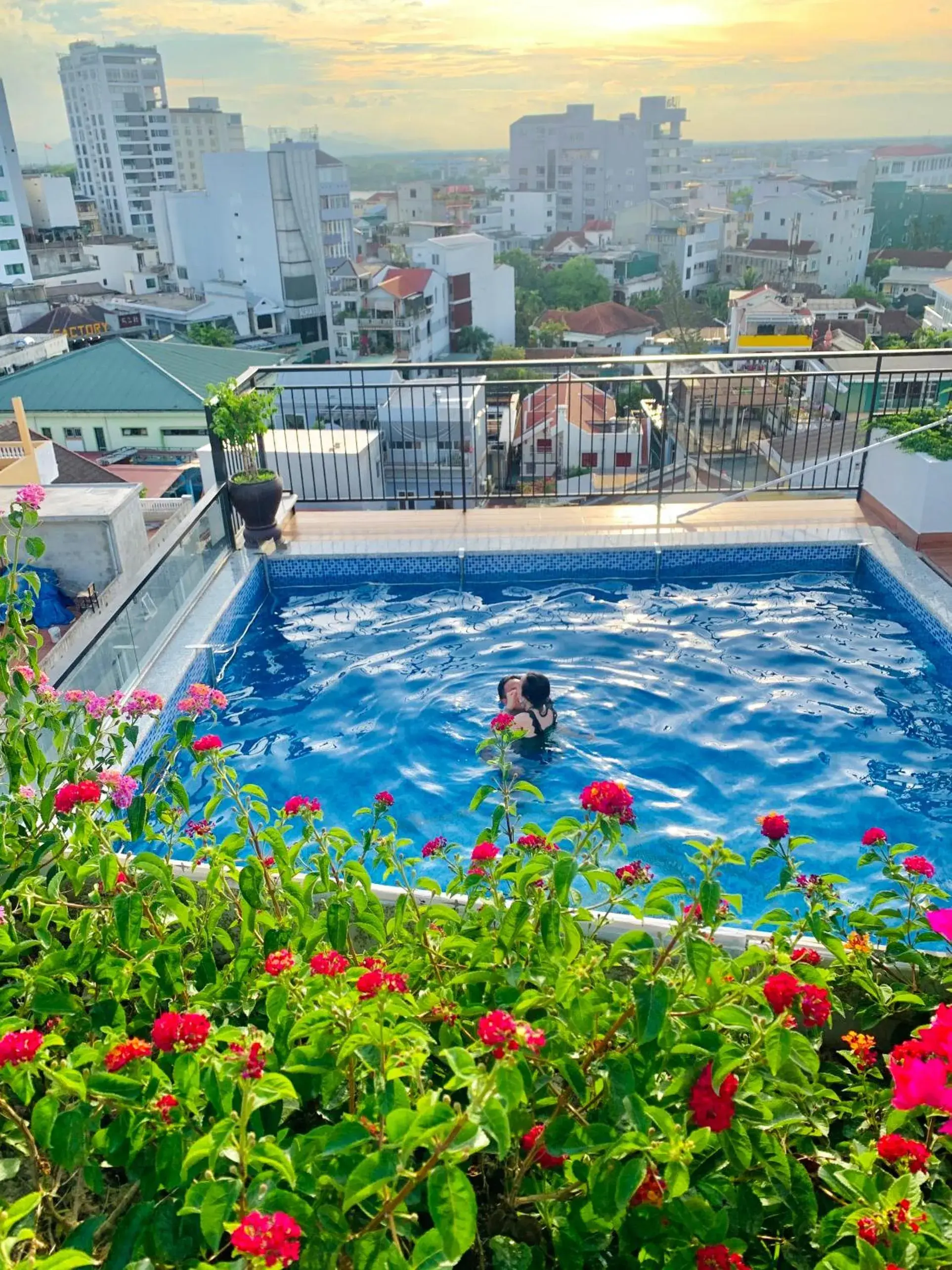 Swimming pool in Jade Scene Hotel Swimming pool in Jade Scene Hotel