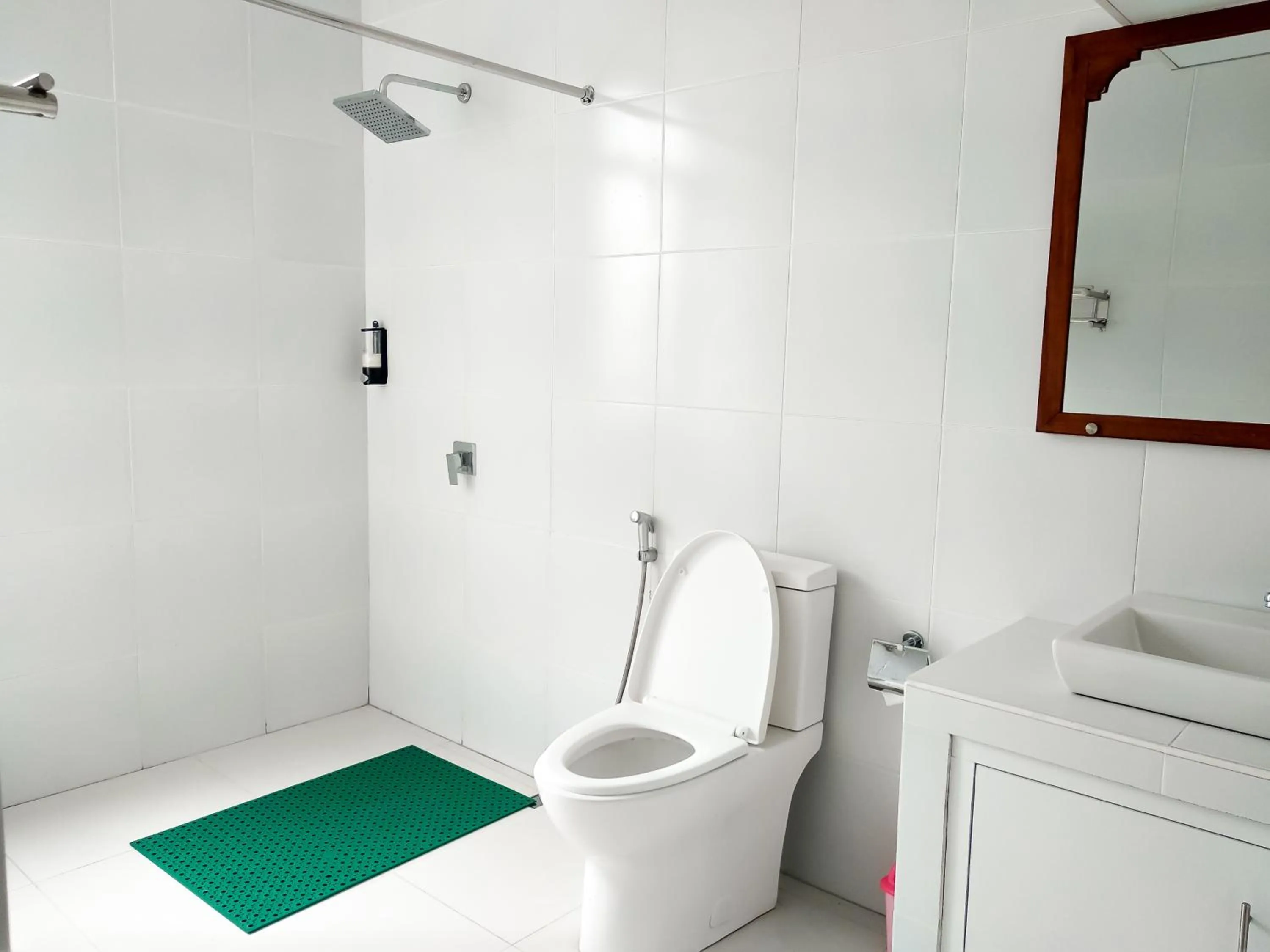 Bathroom in The Tunjung Boutique Resort