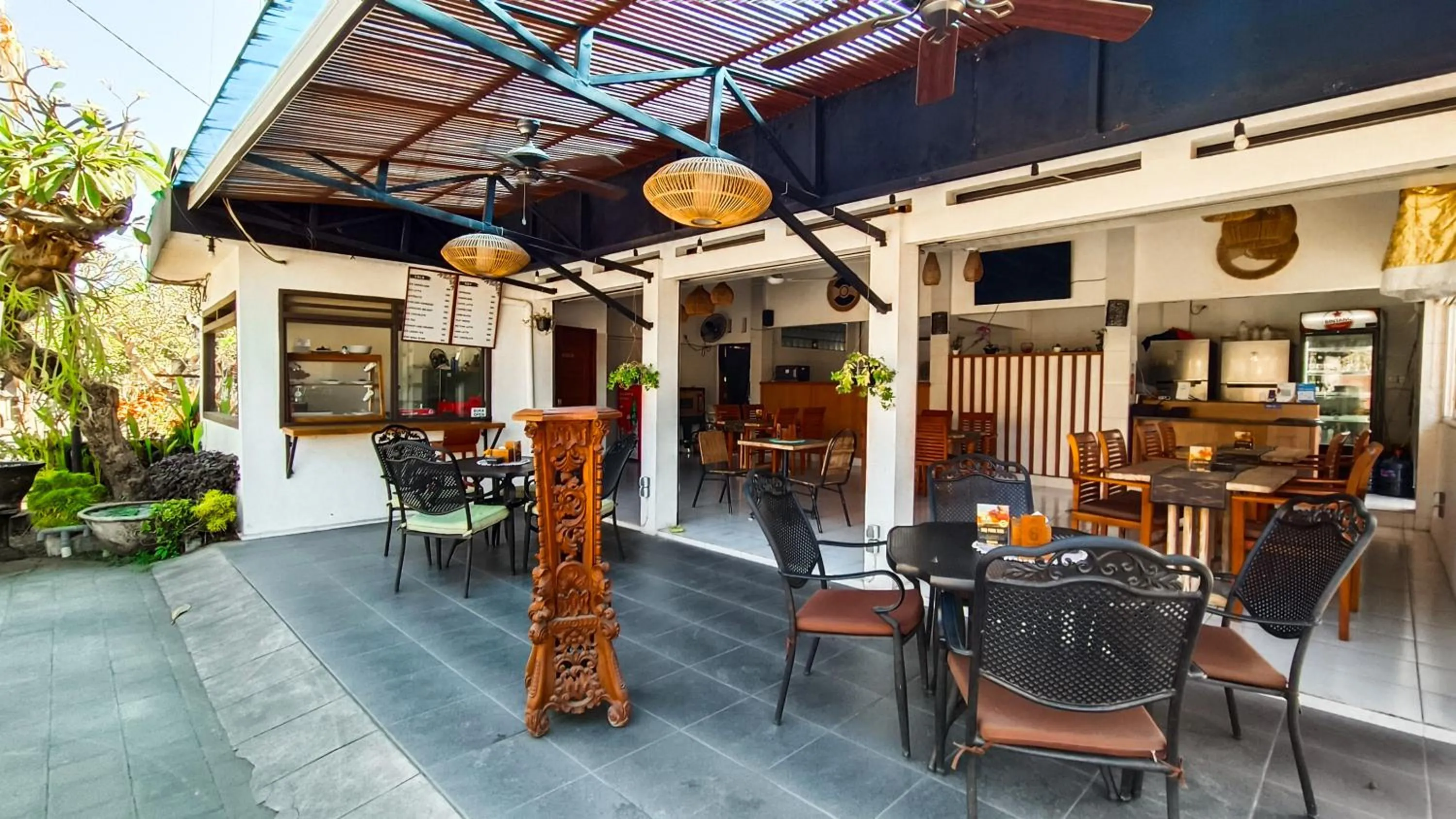 Restaurant/places to eat in The Tunjung Boutique Resort