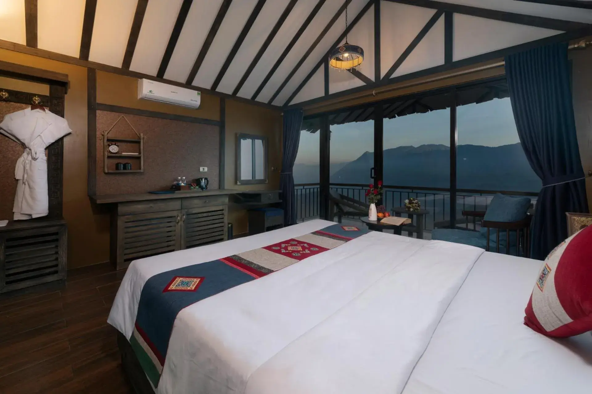Photo of the whole room, Bed in The Mong Village Resort & Spa Photo of the whole room, Bed in The Mong Village Resort & Spa