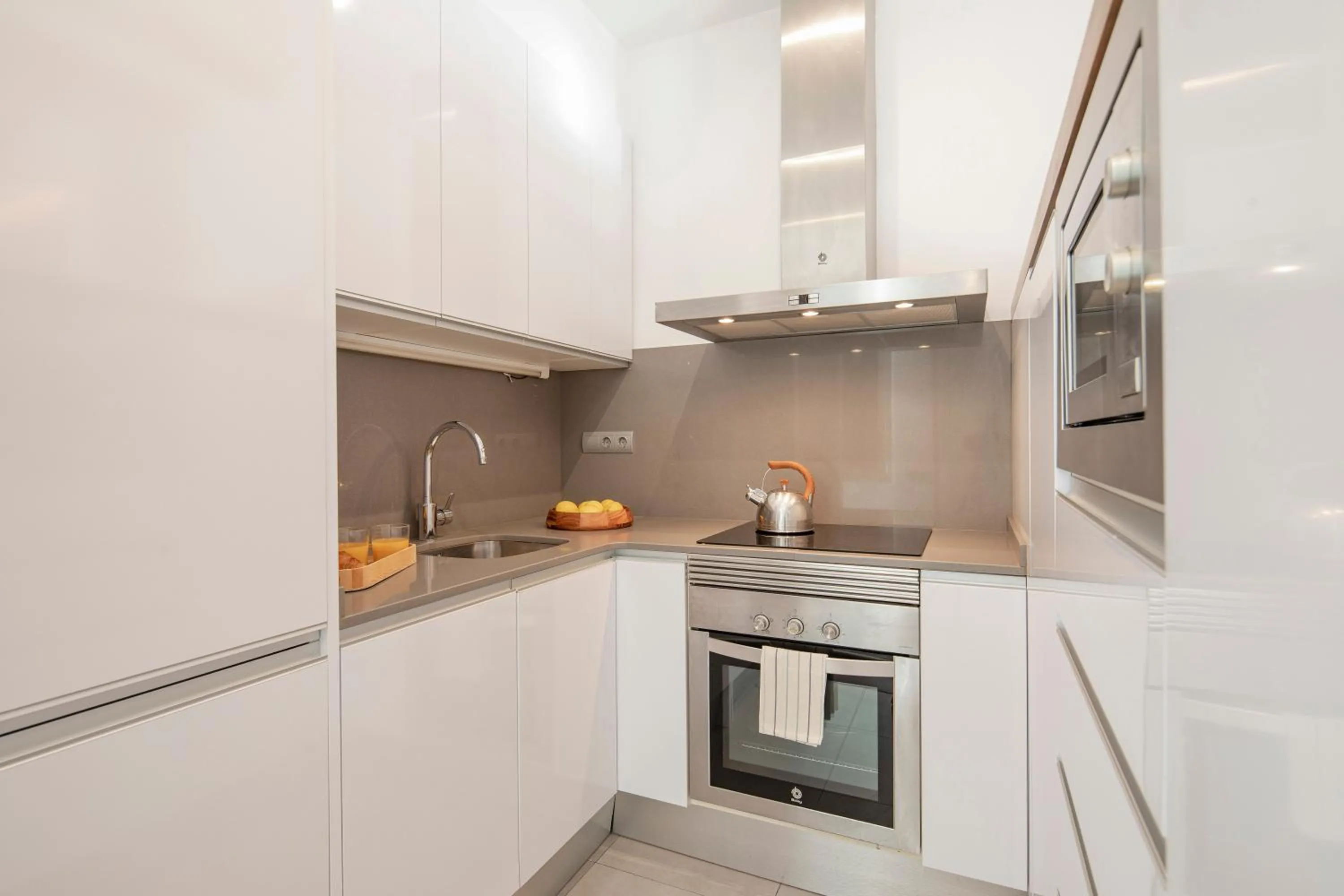 Kitchen or kitchenette in Aspasios Market Balconies Apartments