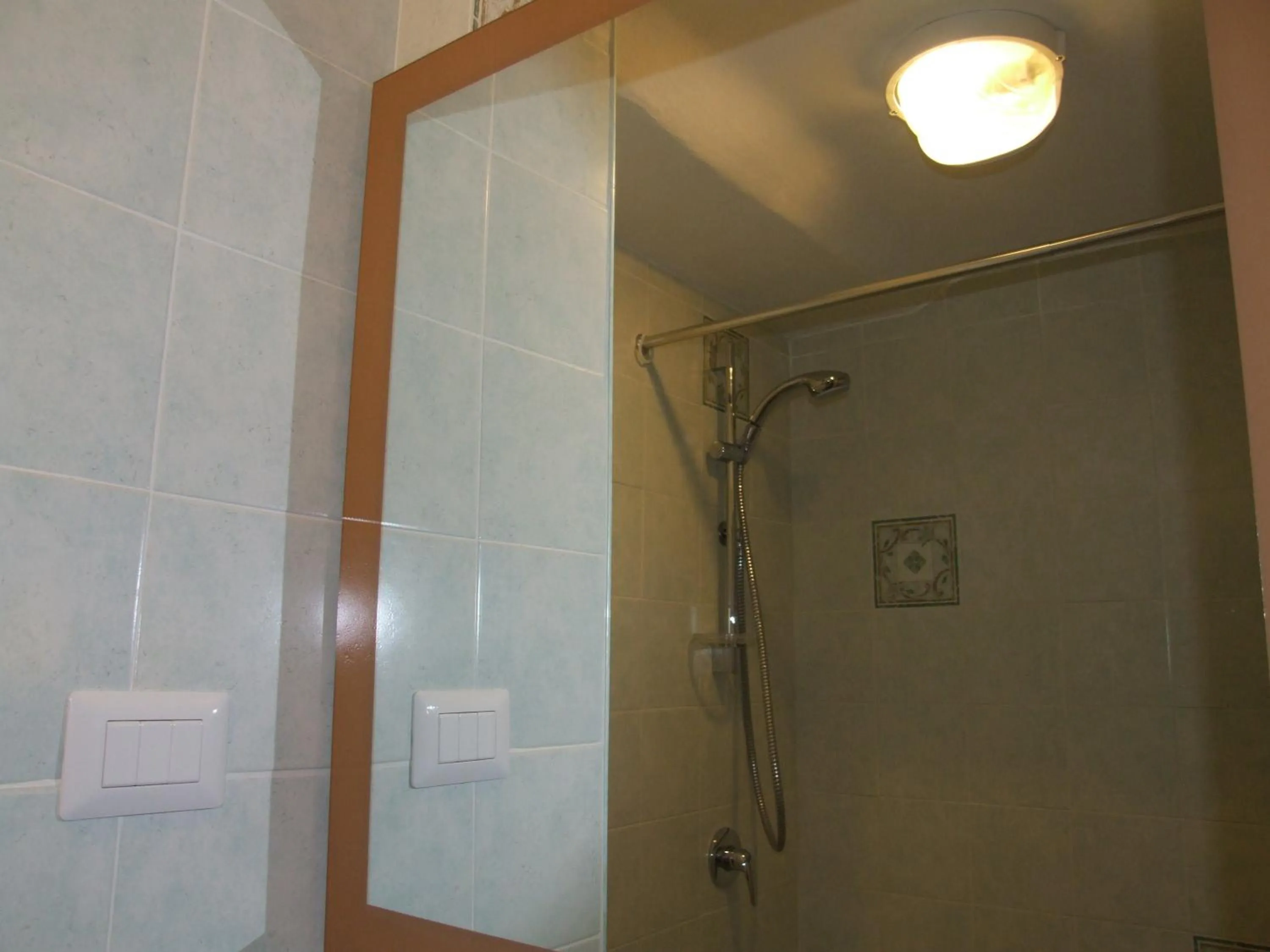 Shower in Hotel Texas