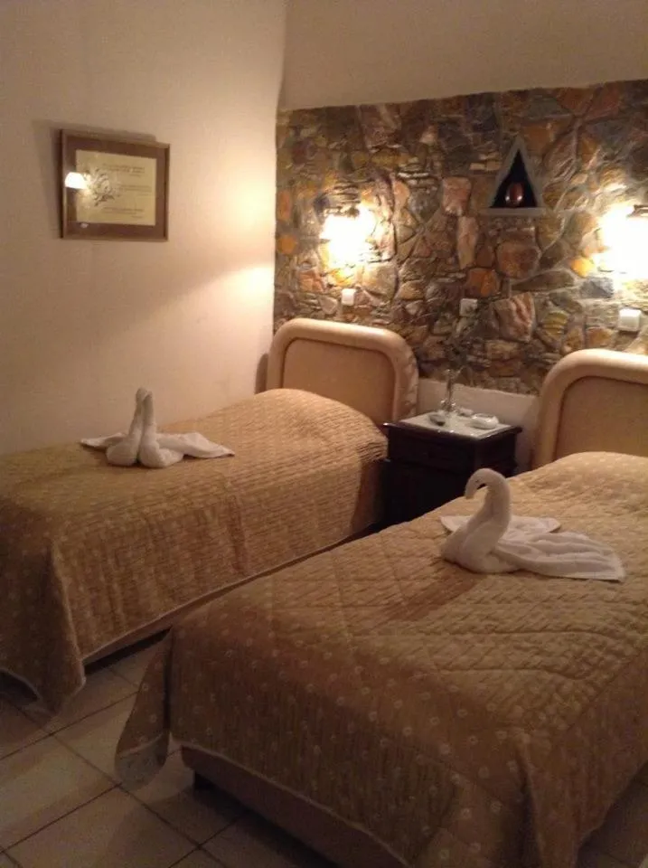 Photo of the whole room, Bed in Litsa