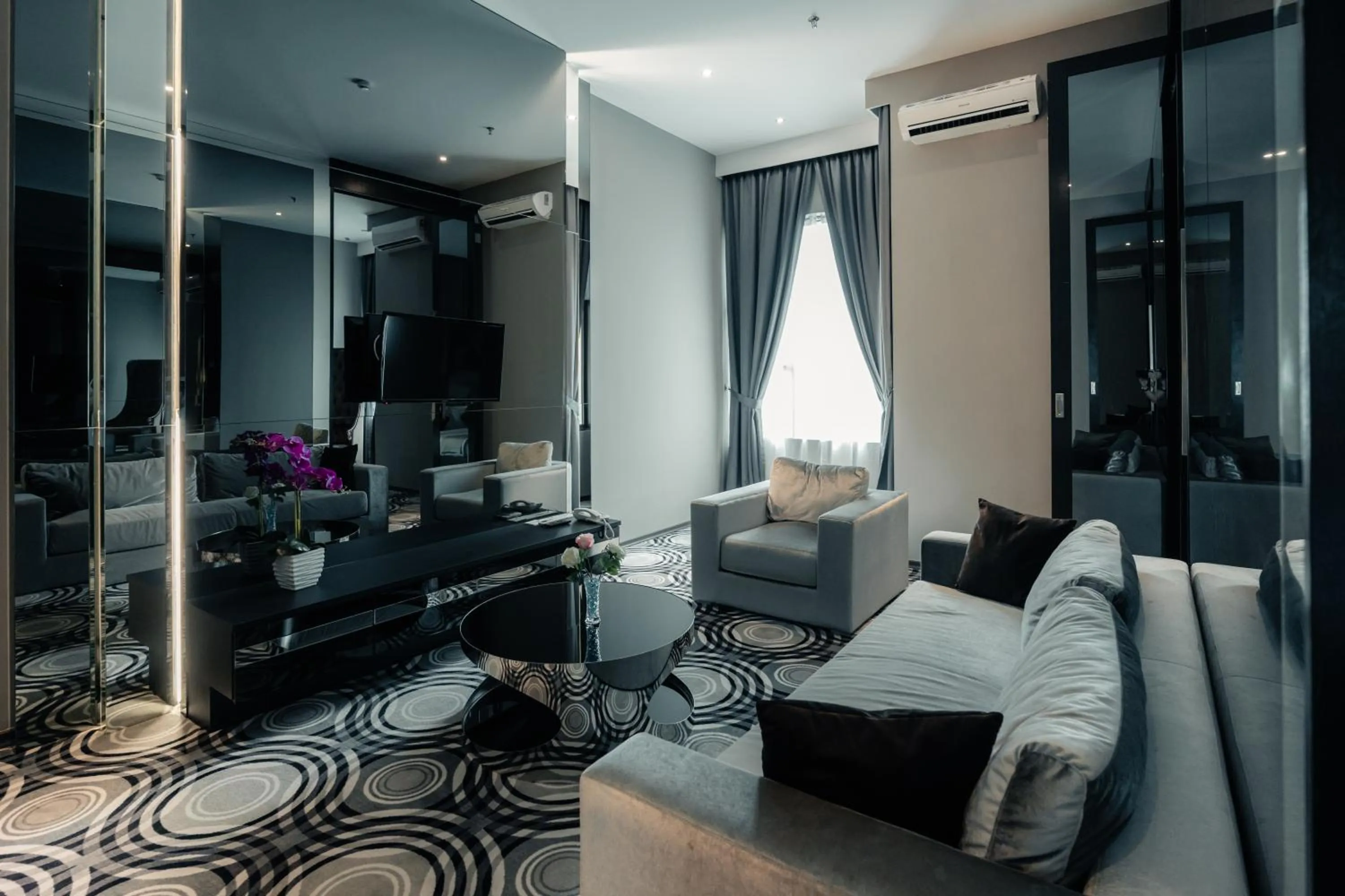 Seating area in Le'venue Hotel