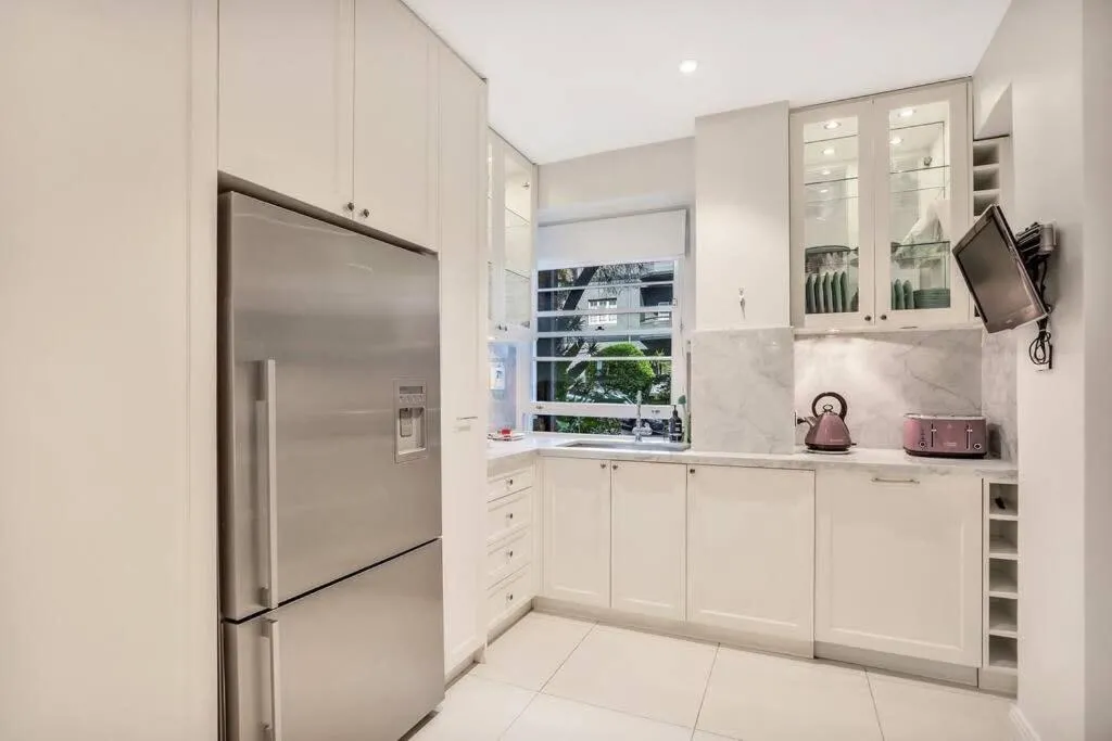 Henrietta's Gem - Close to cafes, shops and more