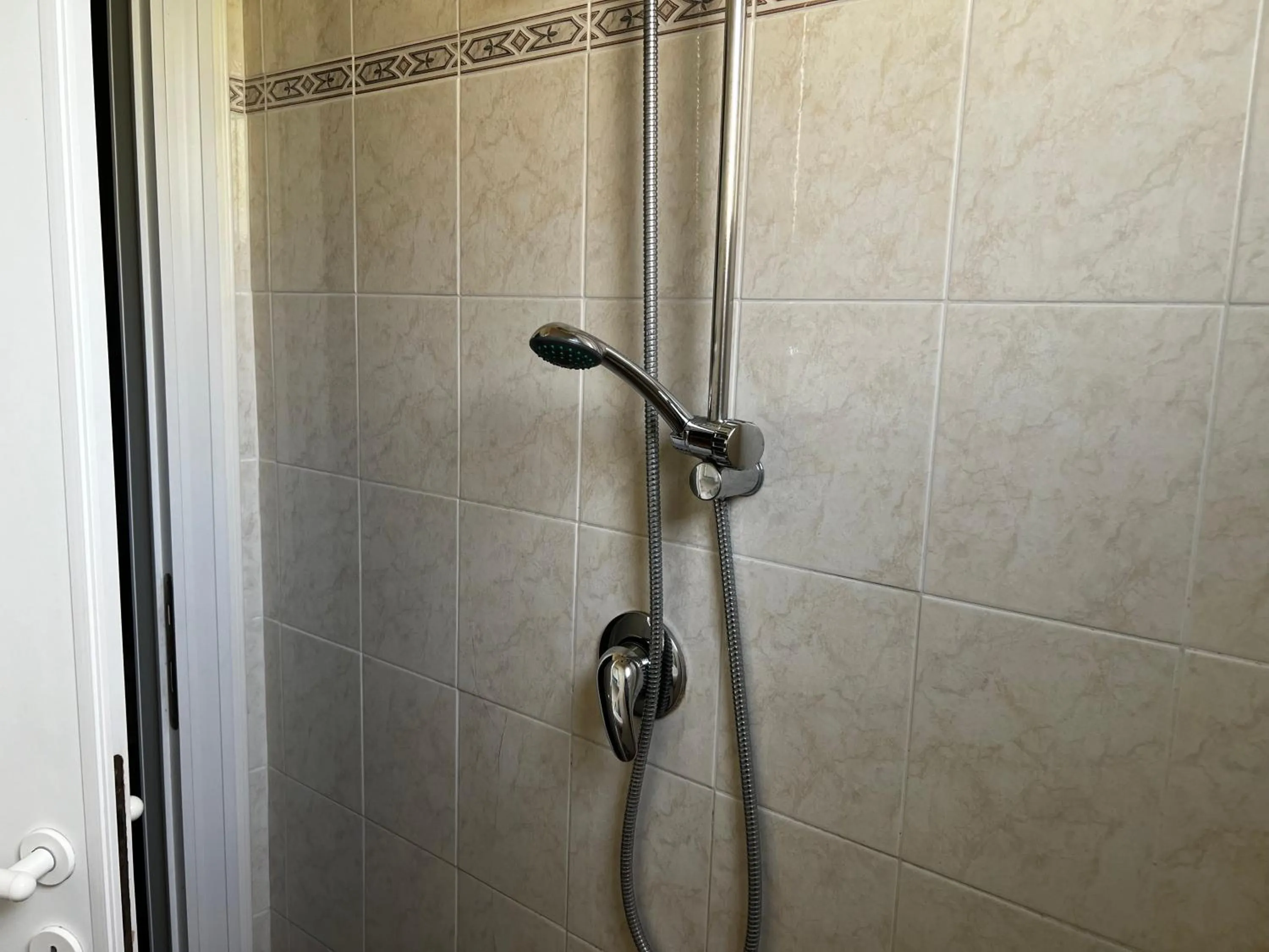 Shower in Hotel Napoleon