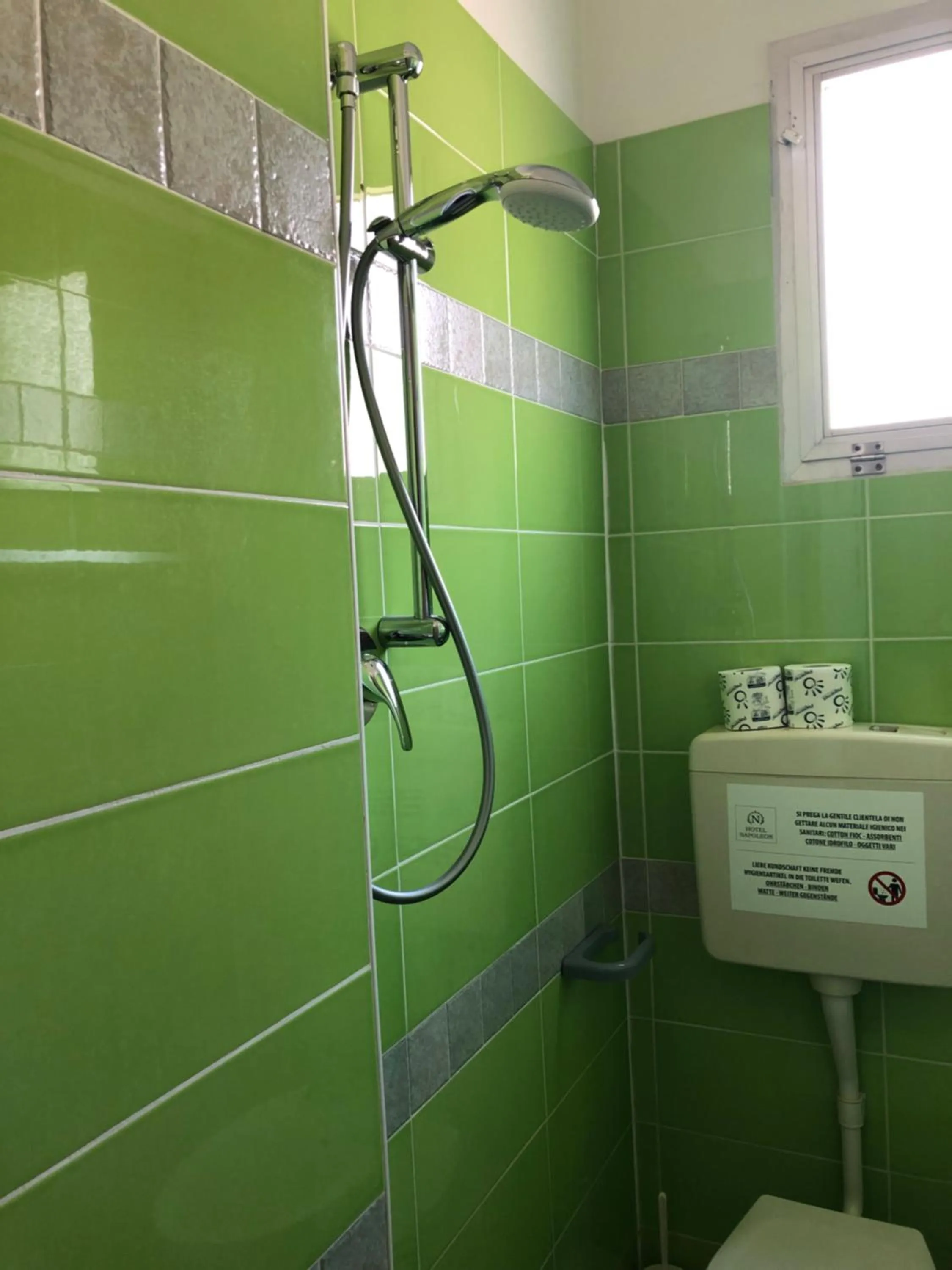 Shower in Hotel Napoleon