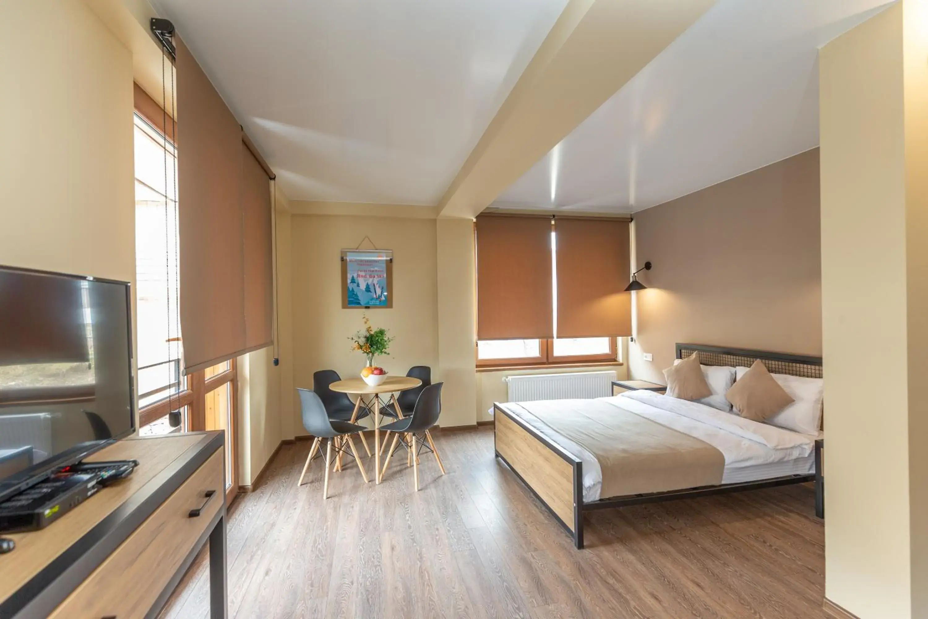 Living room, Bed in Pine Chalets by KA Group Living room, Bed in Pine Chalets by KA Group