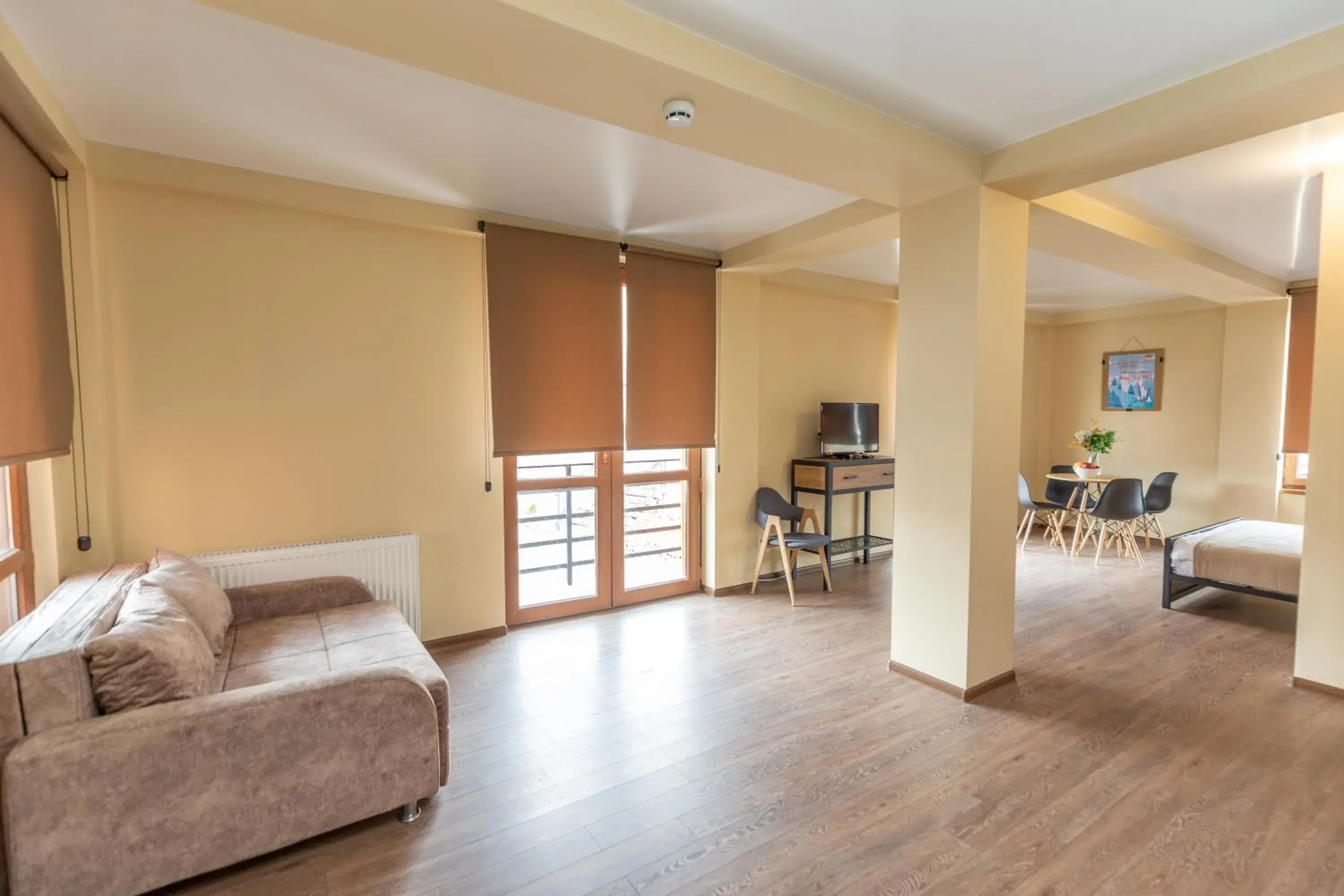 Living room in Pine Chalets by KA Group Living room in Pine Chalets by KA Group