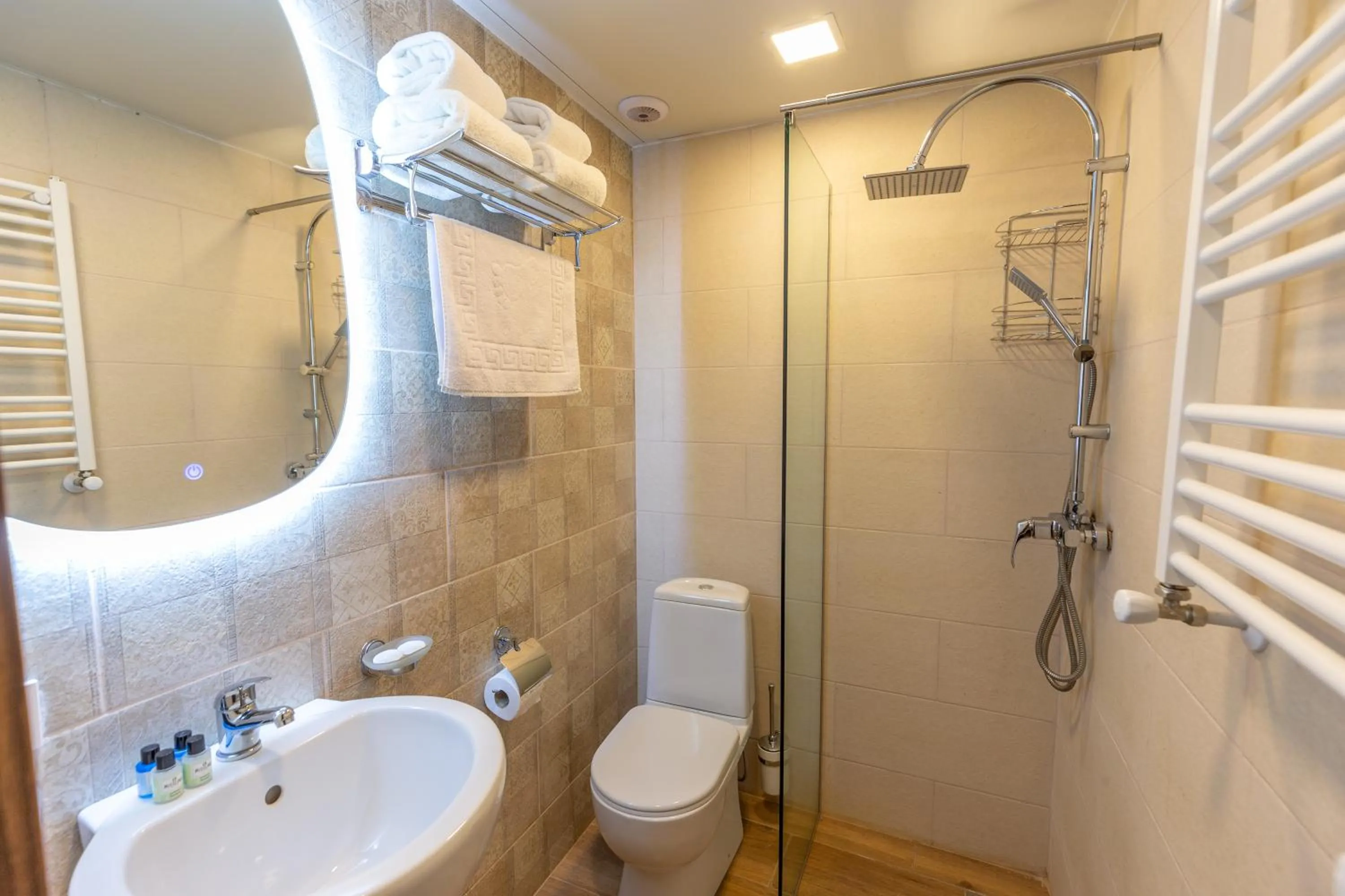 Bathroom in Pine Chalets by KA Group