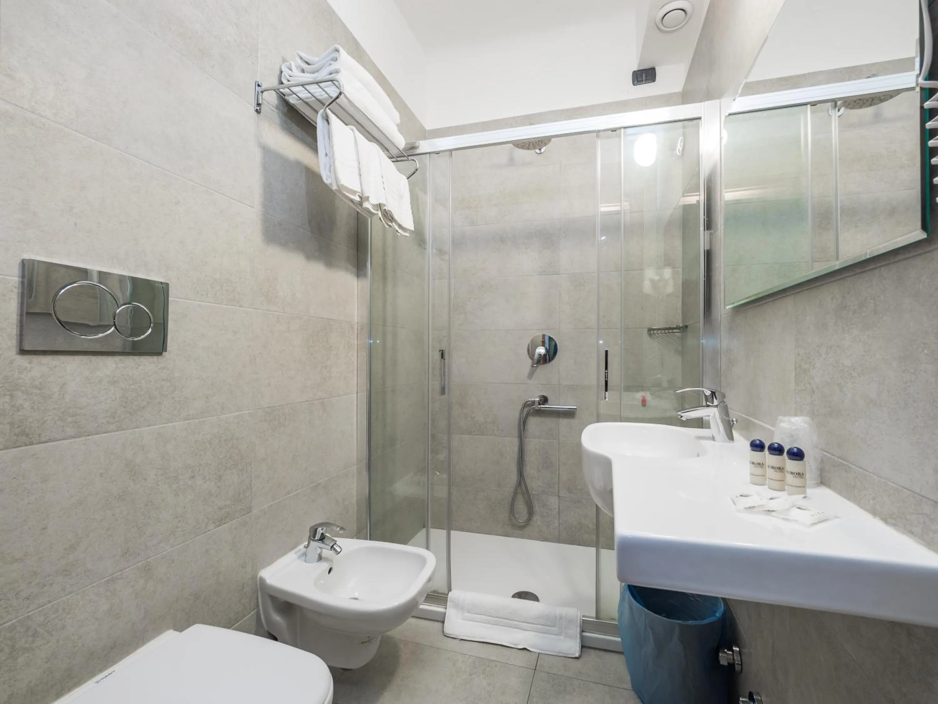 Bathroom in Hotel Aurora